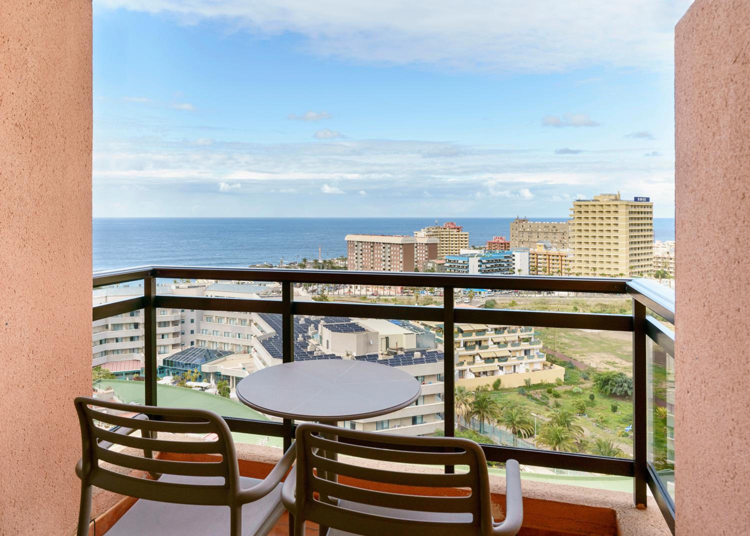 Suite with Ocean View ( 2 Adults )