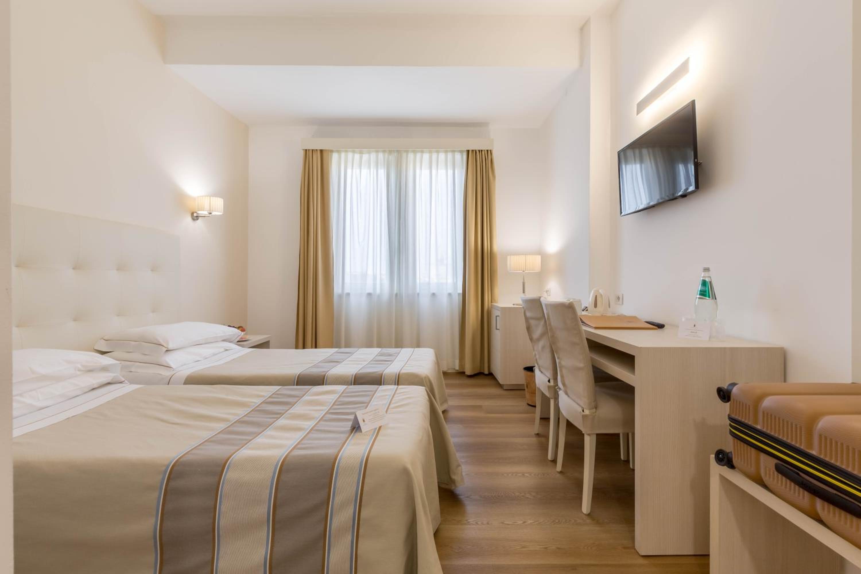 Double or Twin Room - Photo 3