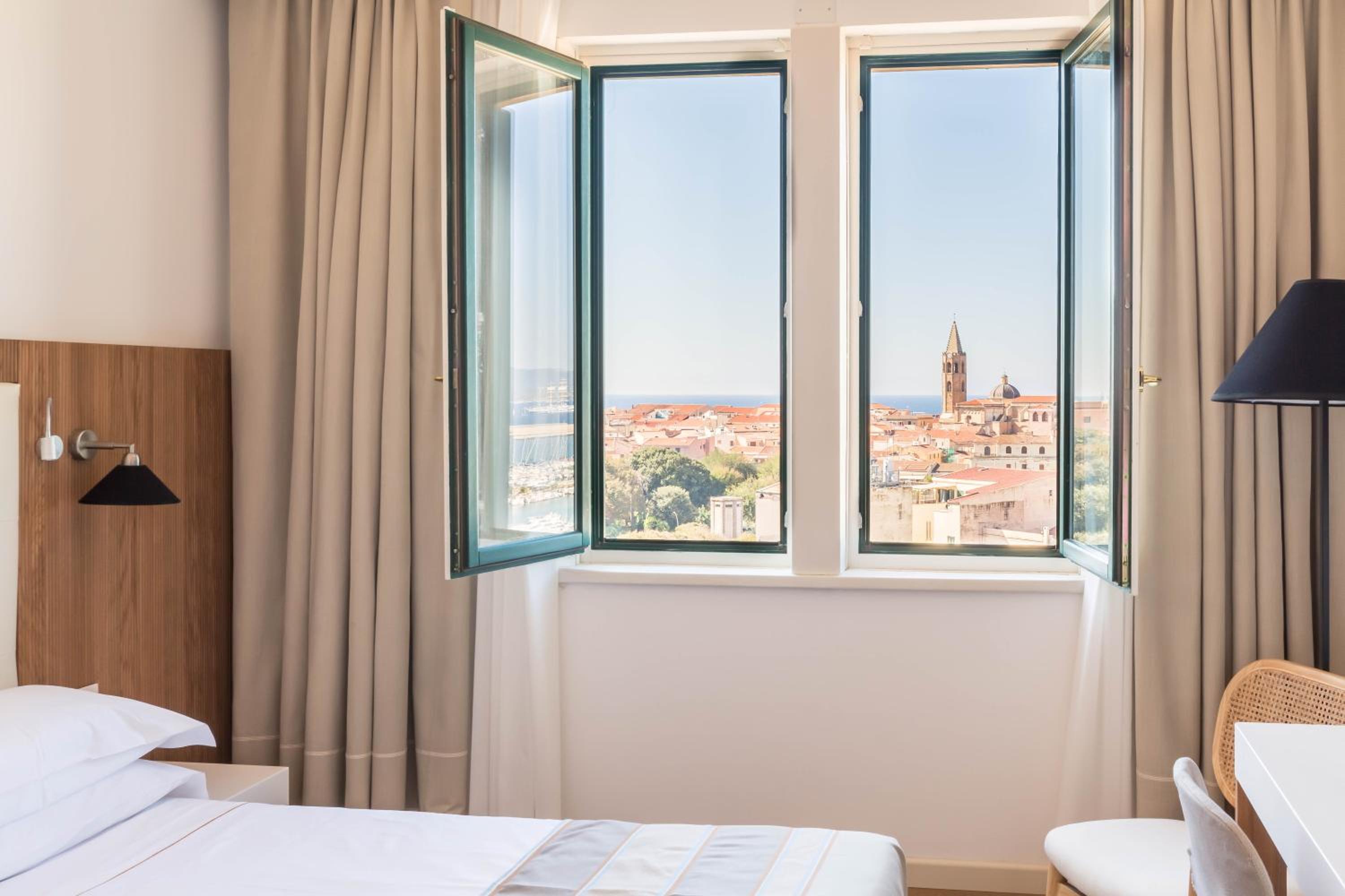 Superior Double or Twin Room with Sea View - Photo 10