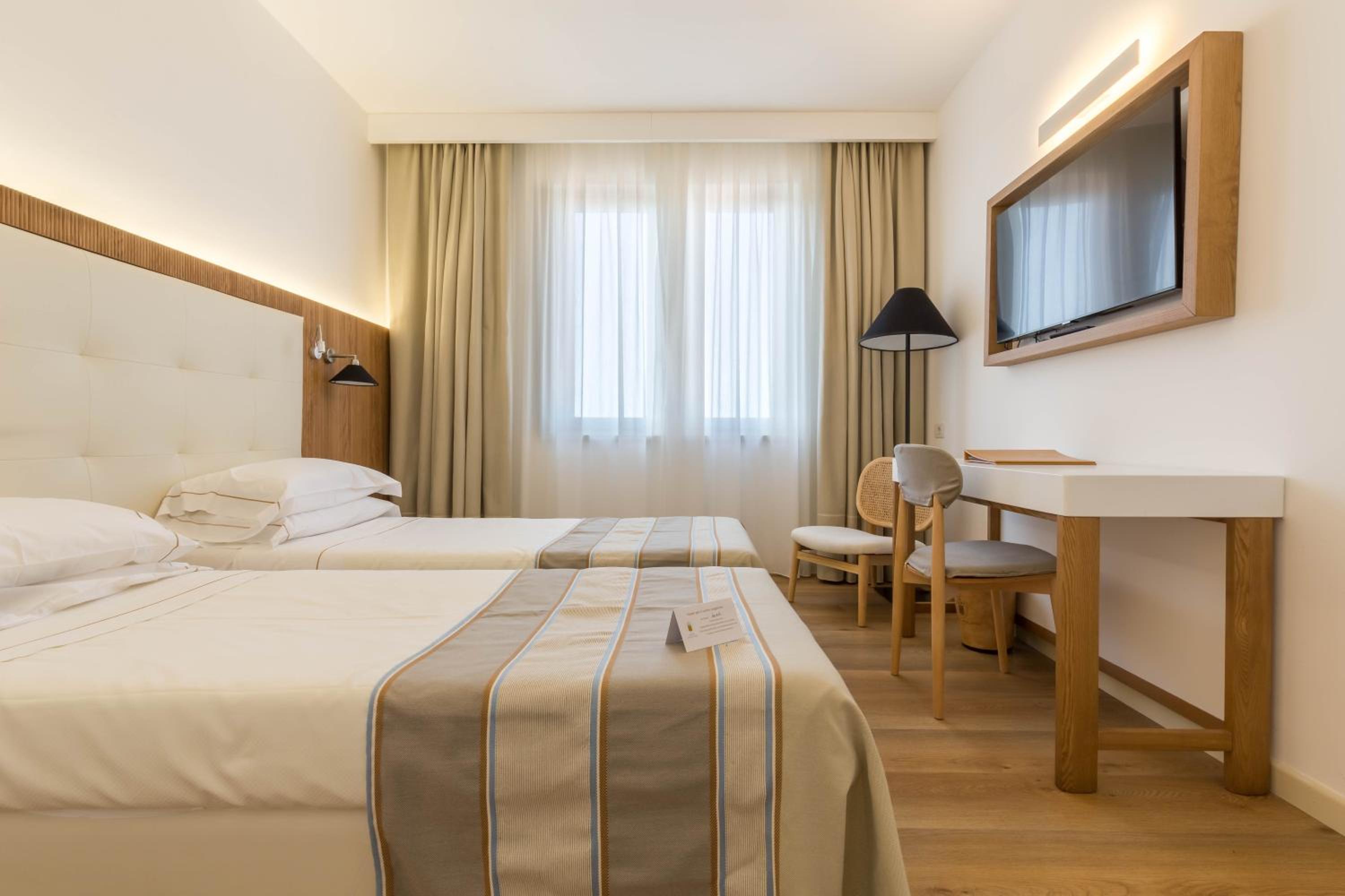 Superior Double or Twin Room with Sea View - Photo 9