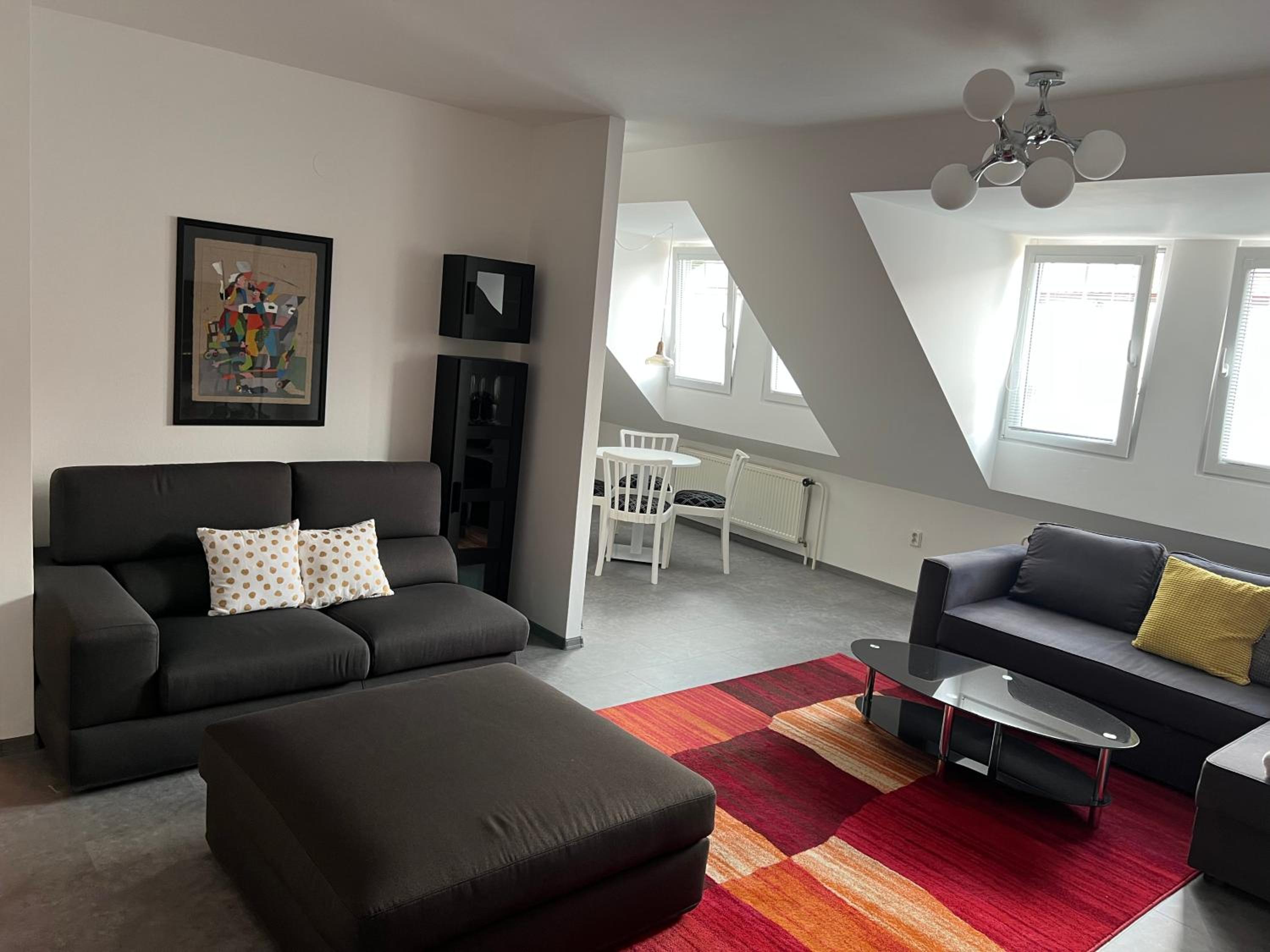 One-Bedroom Apartment photo 1