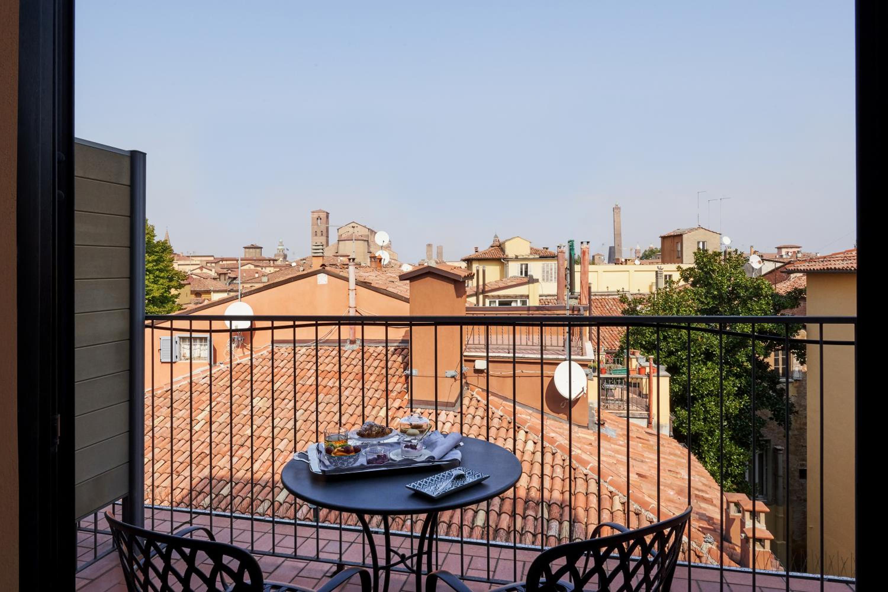 Single Room with Terrace thumbnail 6