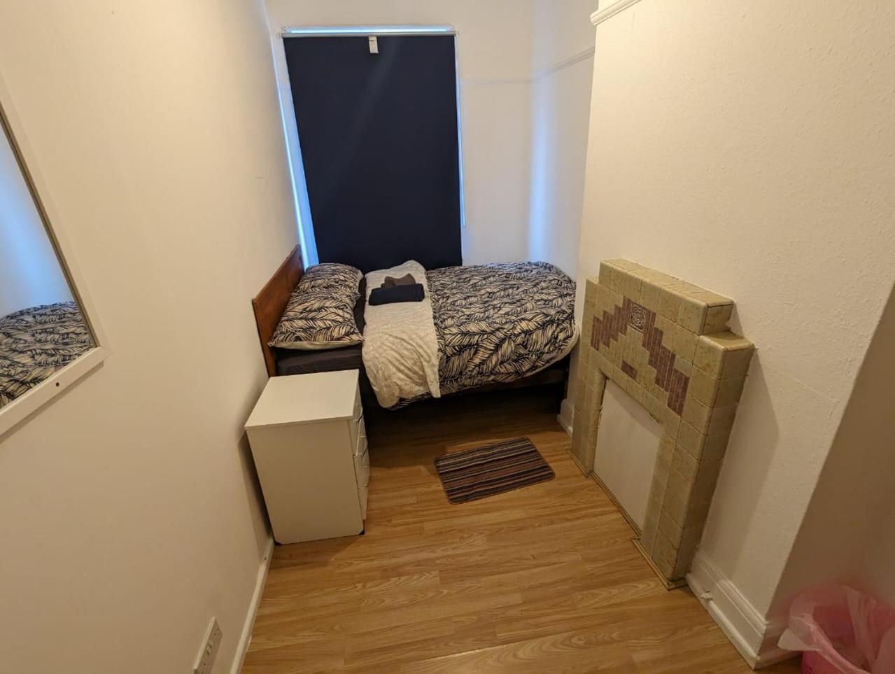 Budget Double Room photo 3