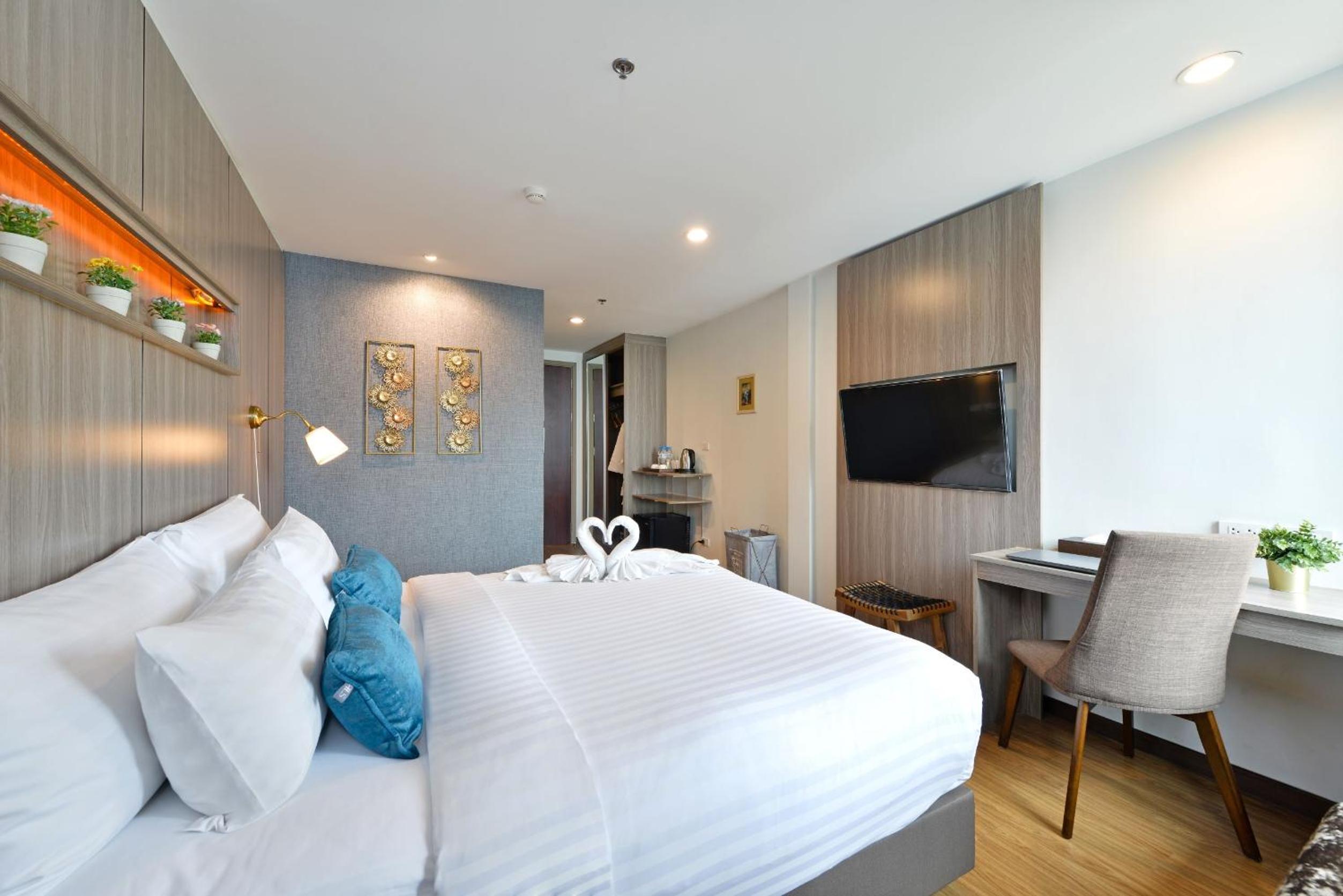 Deluxe King Room photo 2