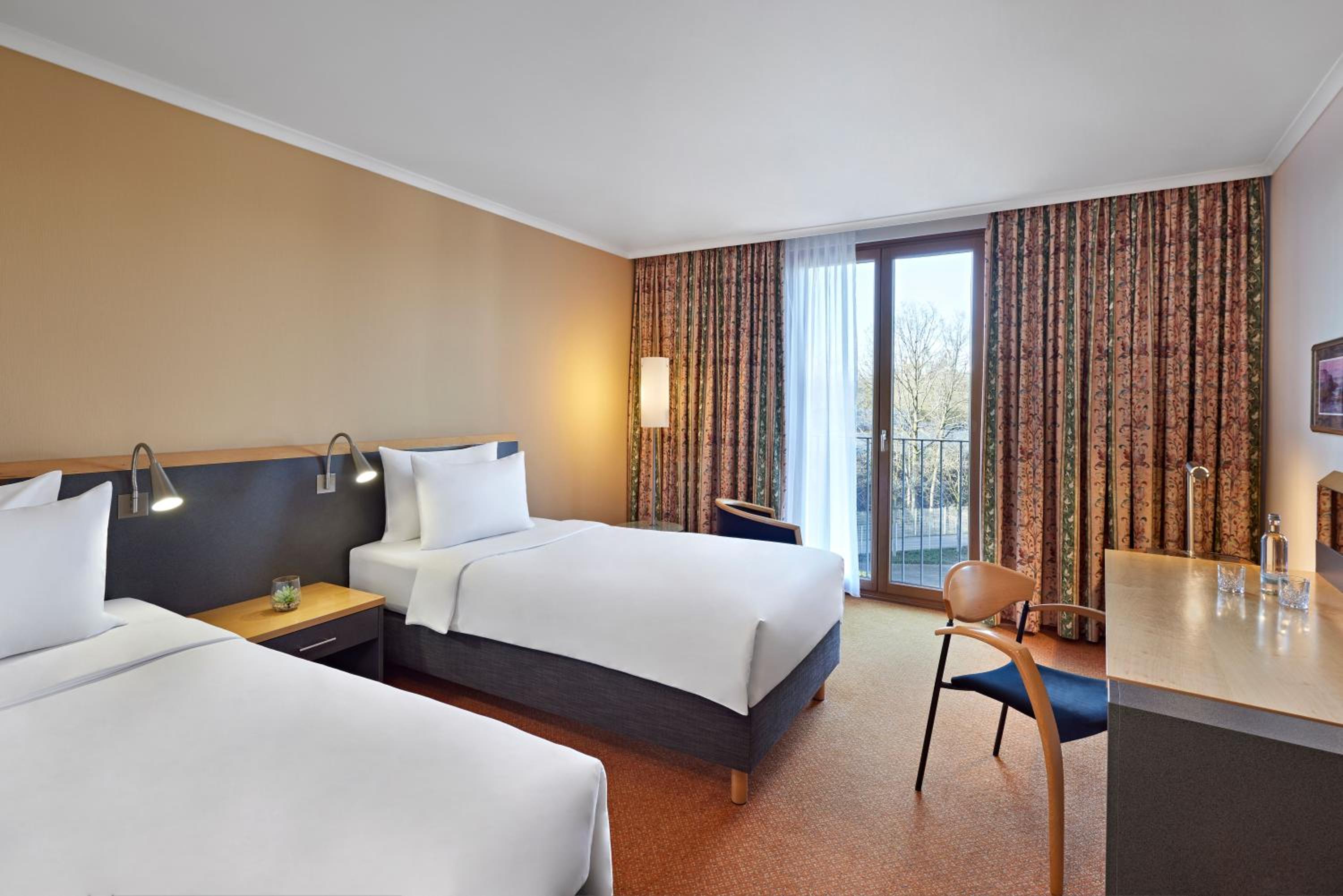 Standard Twin Room - Photo 1