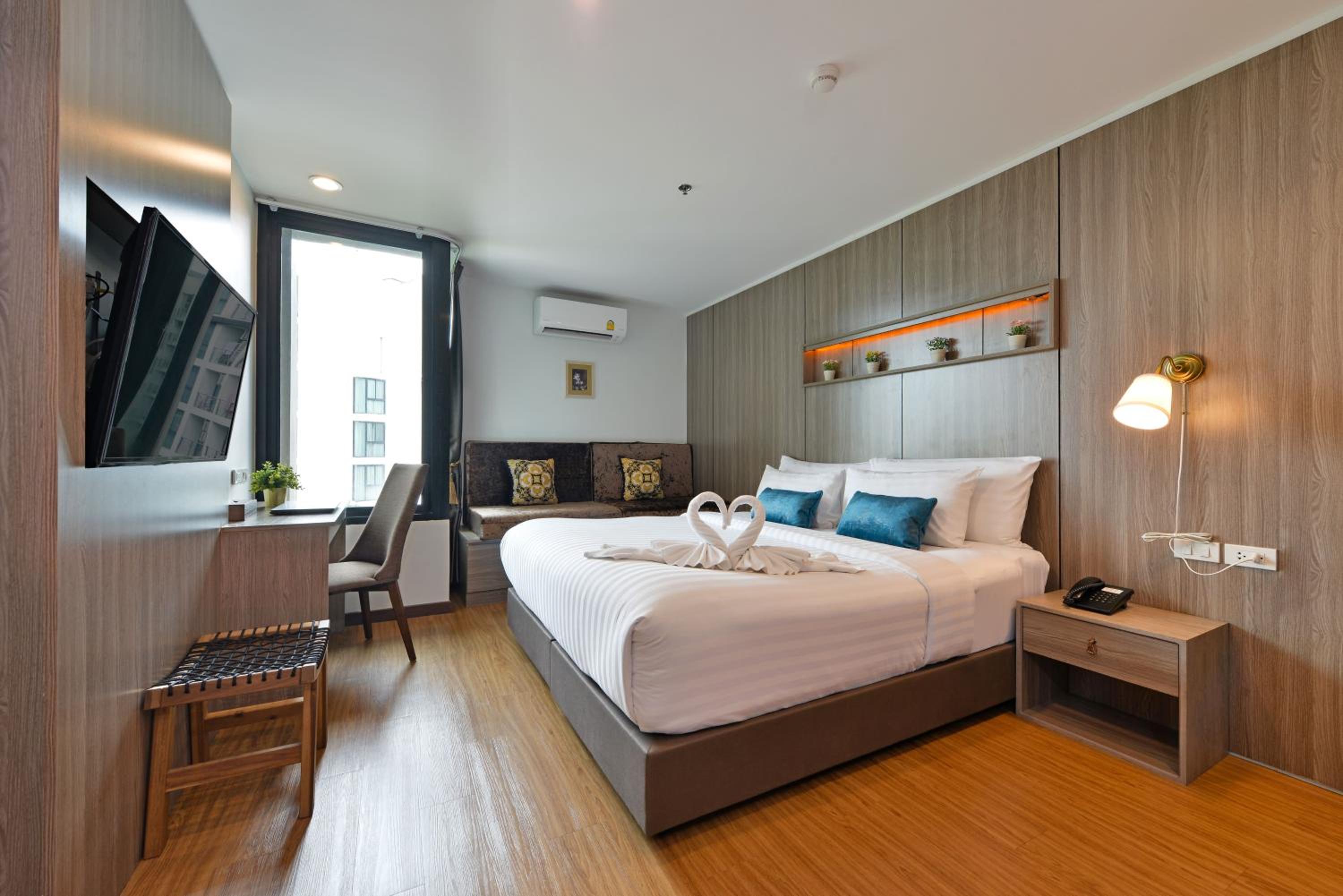 Deluxe King Room photo 1