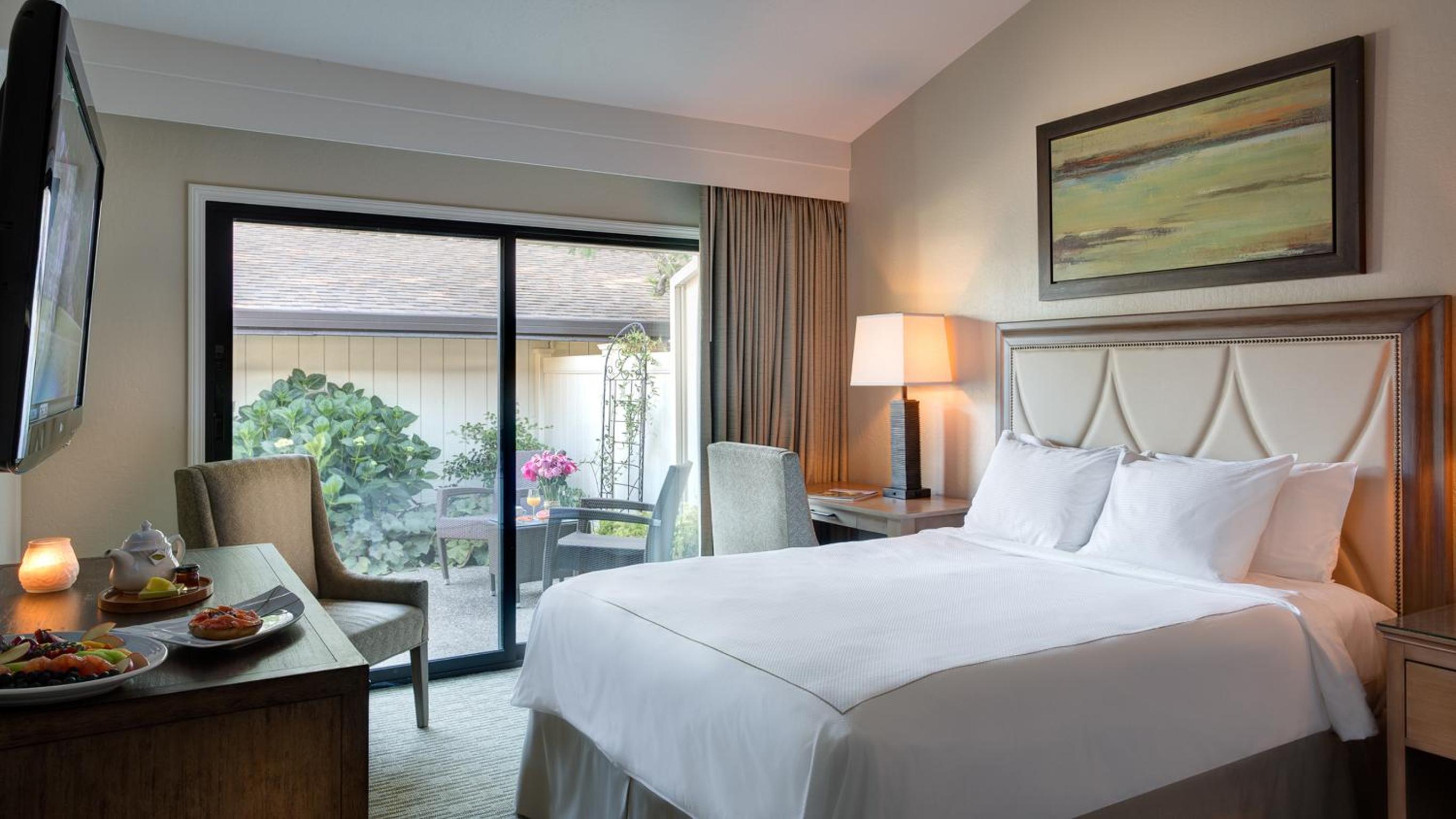 Mansion Estates Resort King Room - Photo 4