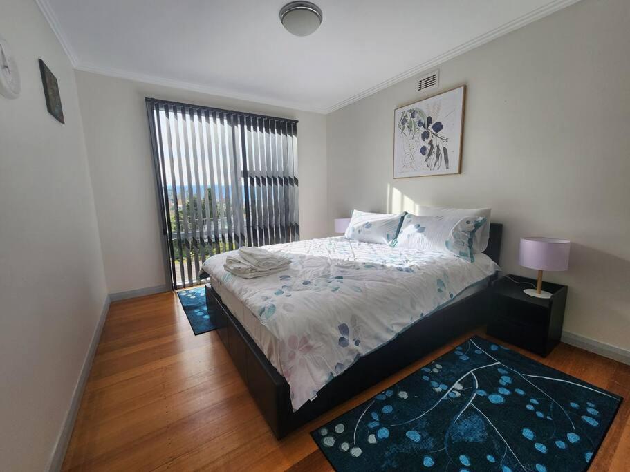 Three-Bedroom House photo 3