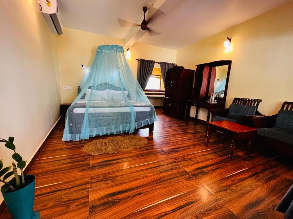 King Room With Balcony