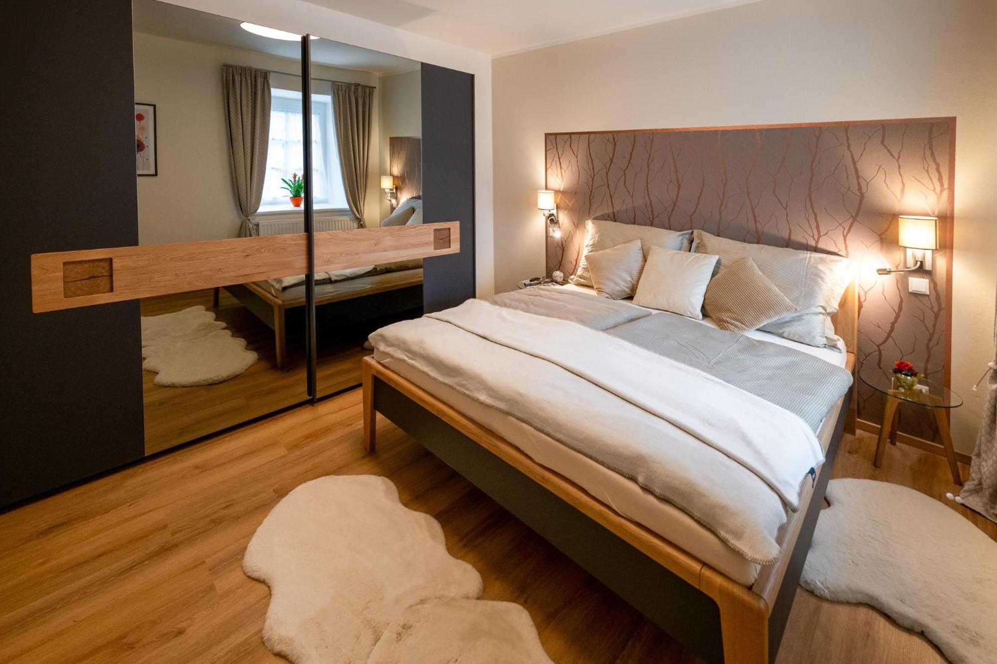 One-Bedroom Apartment with Shower photo 1