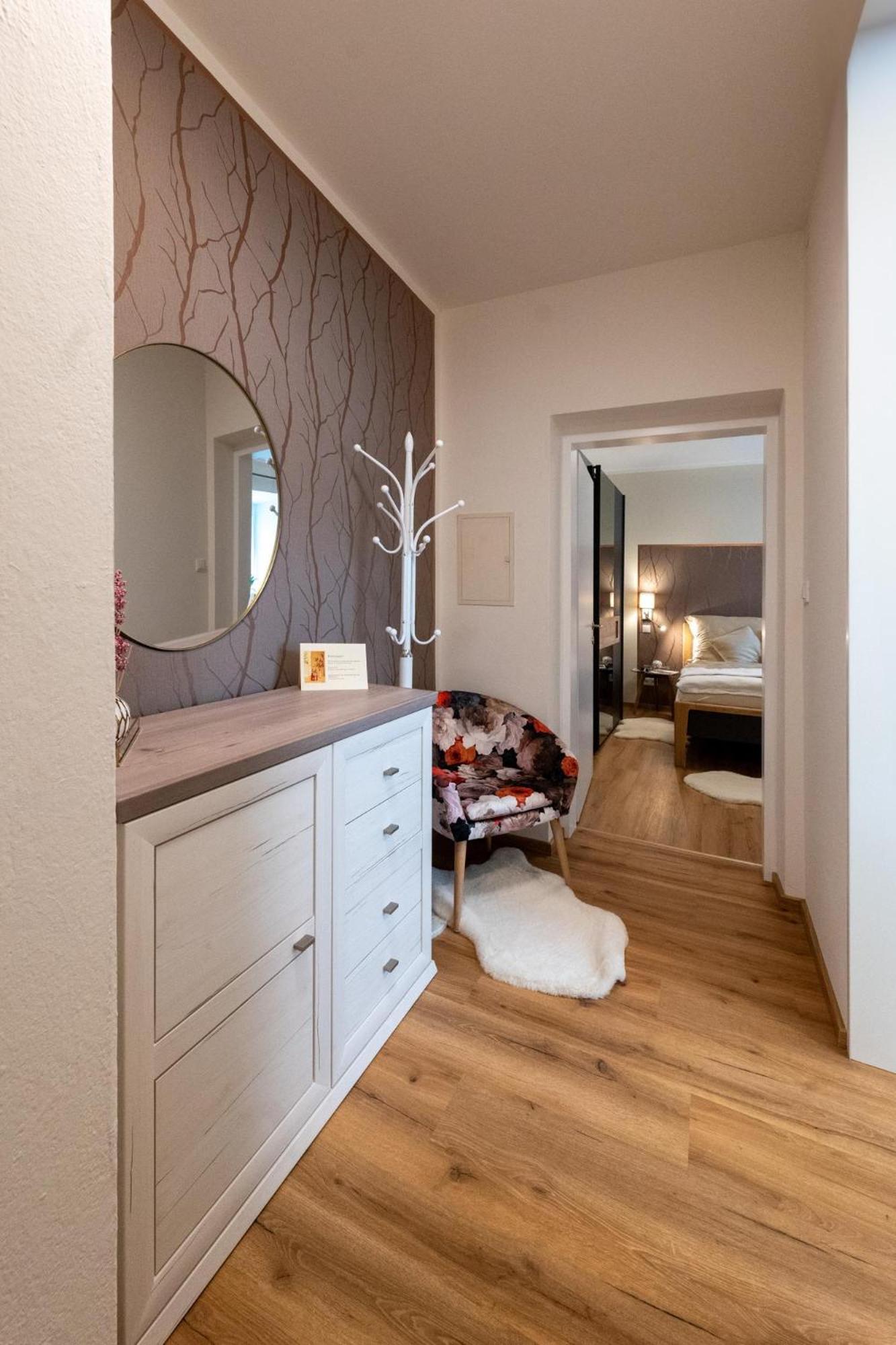 One-Bedroom Apartment with Shower photo 3