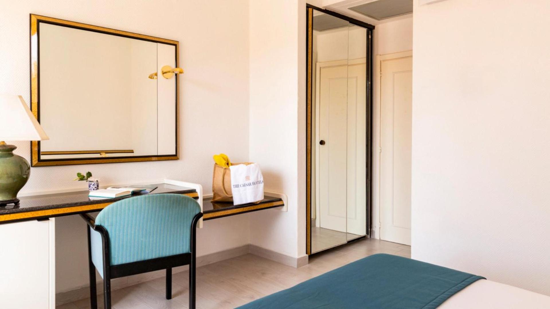 Smart Double or Twin Room - Photo 6