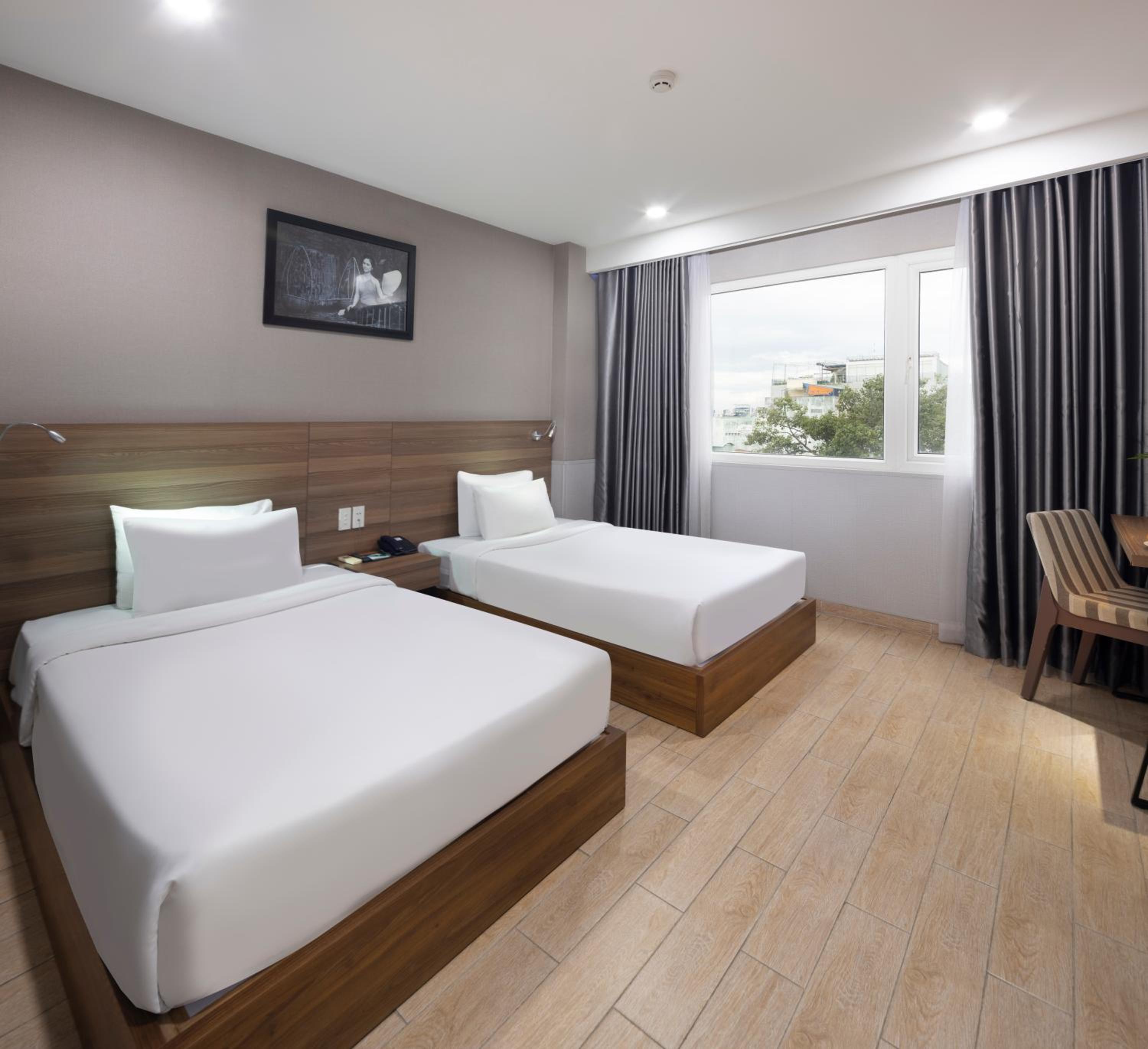 Premium Deluxe Double or Twin Room with City View photo 2