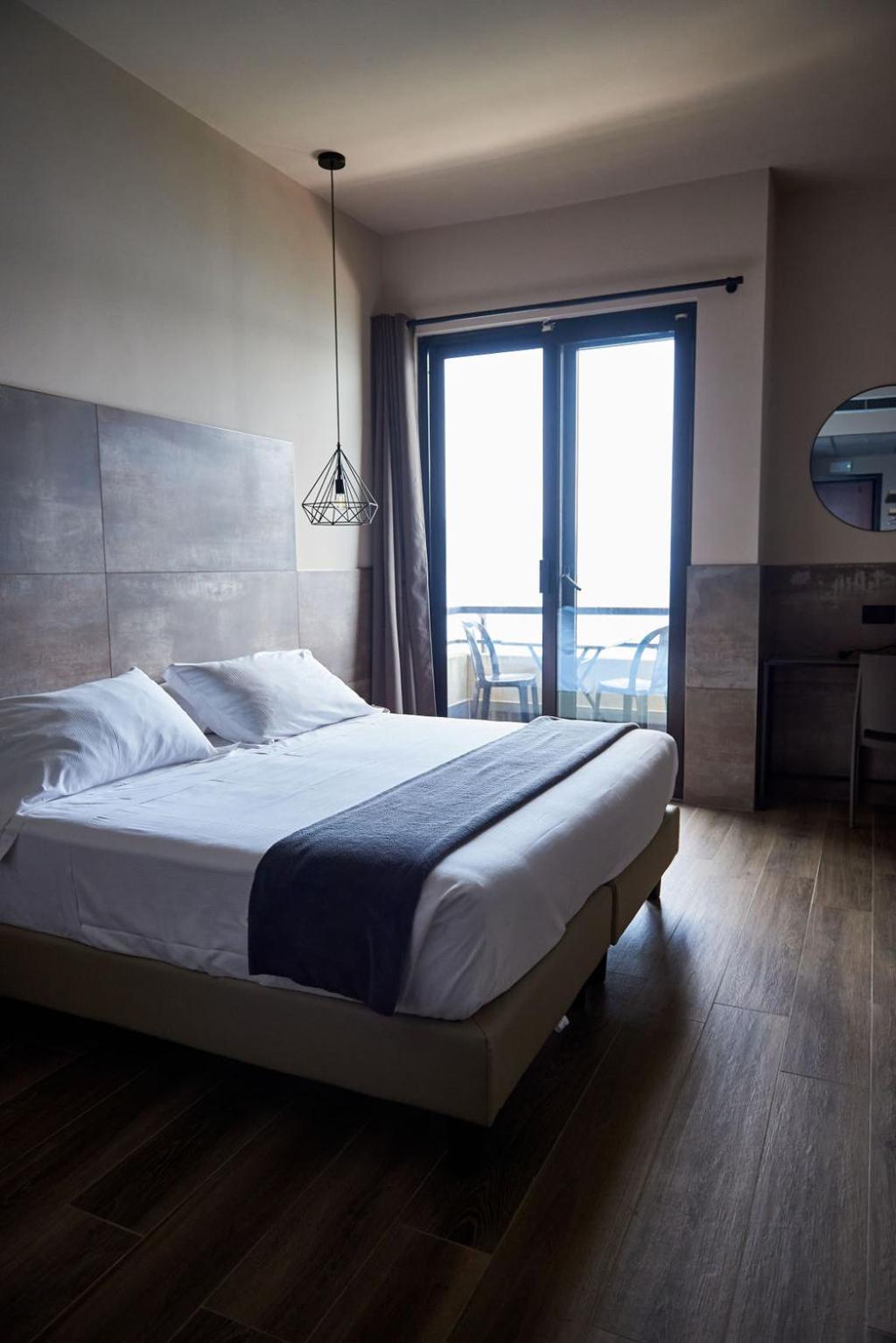 King Room with Lake View - Photo 1