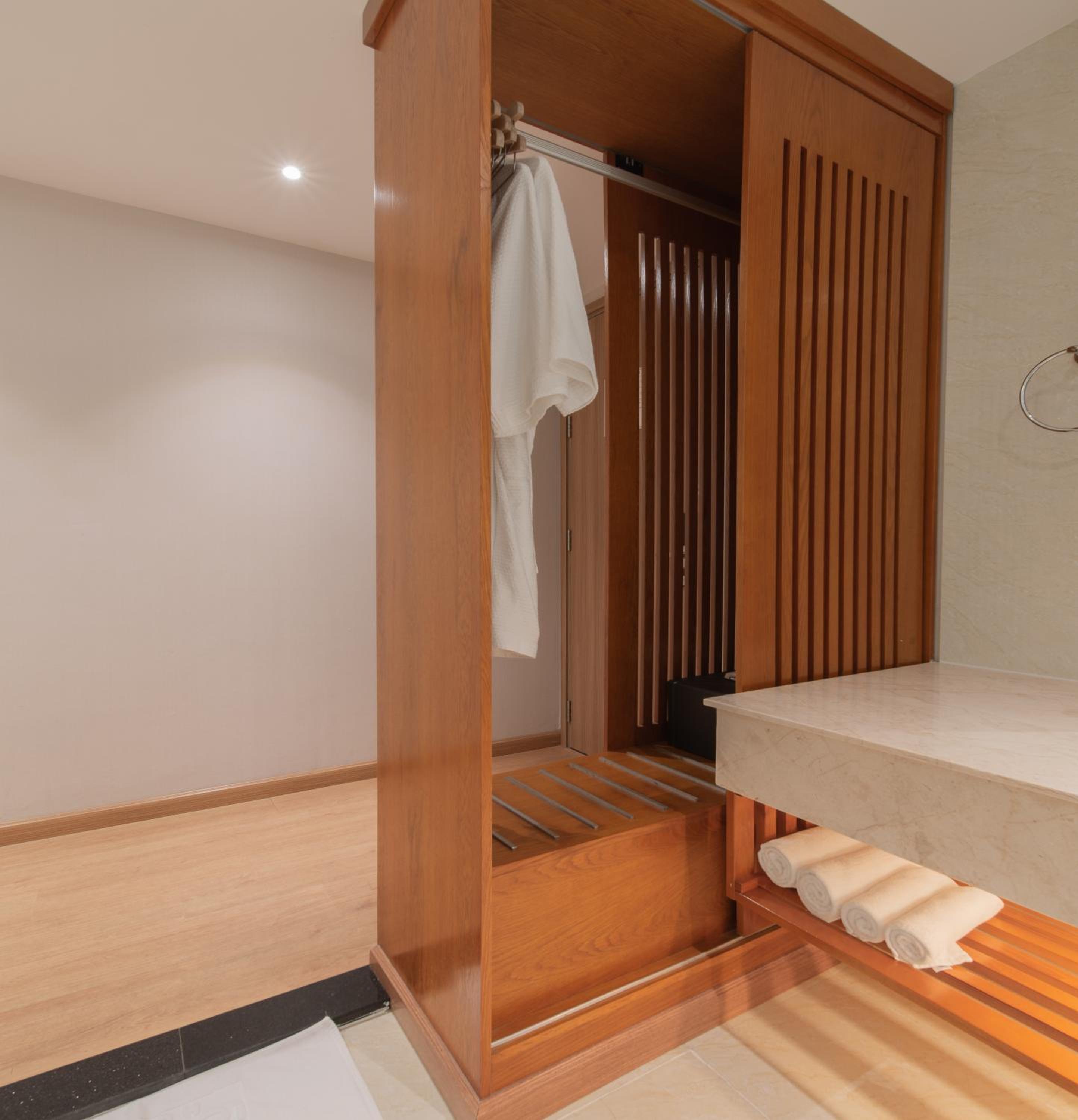 Premium Room - Photo 6