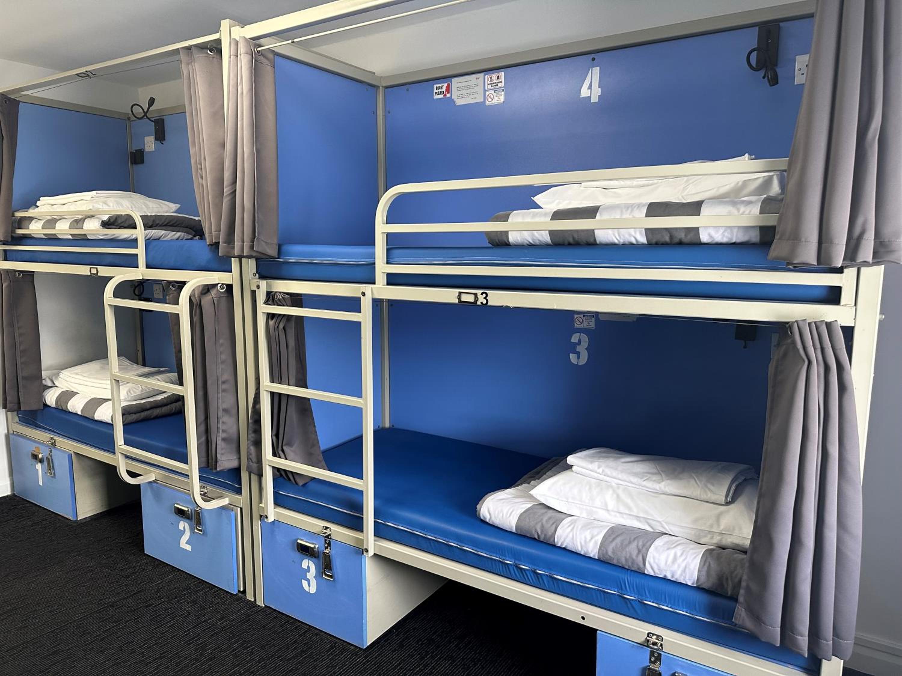 4-Bed Mixed Dormitory Room with Private Bathroom photo 2