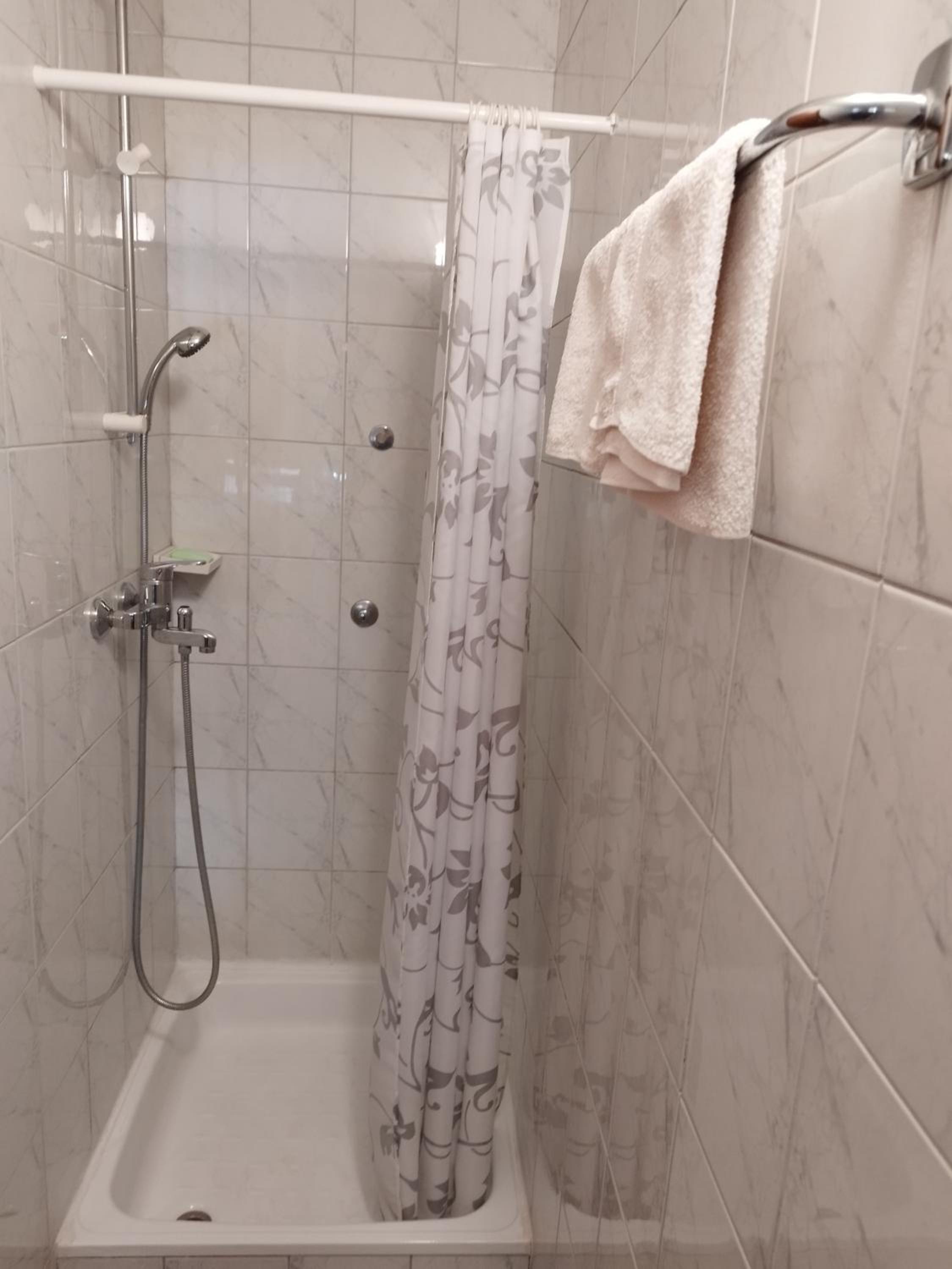 Twin Room With Private Bathroom photo 3