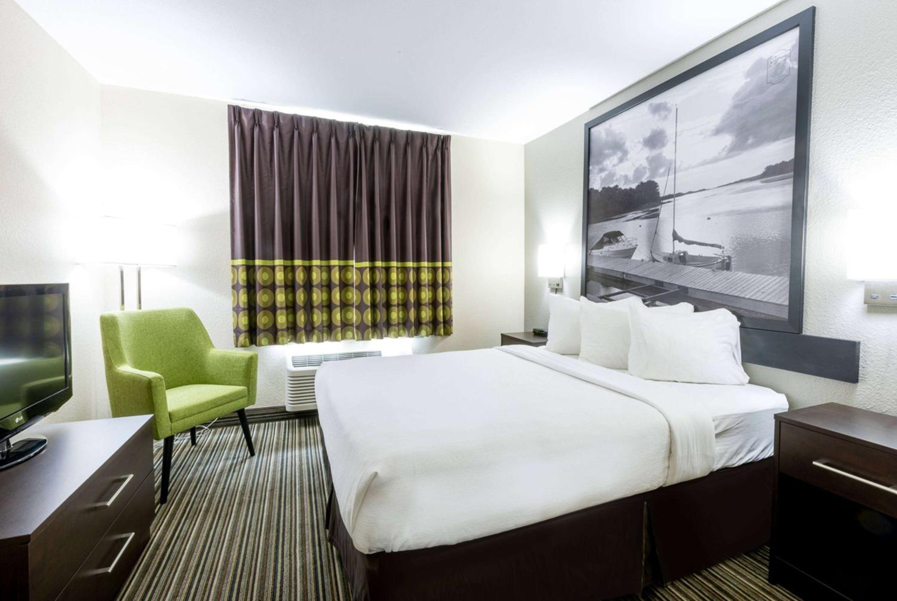 King Room - Non-Smoking - Photo 1