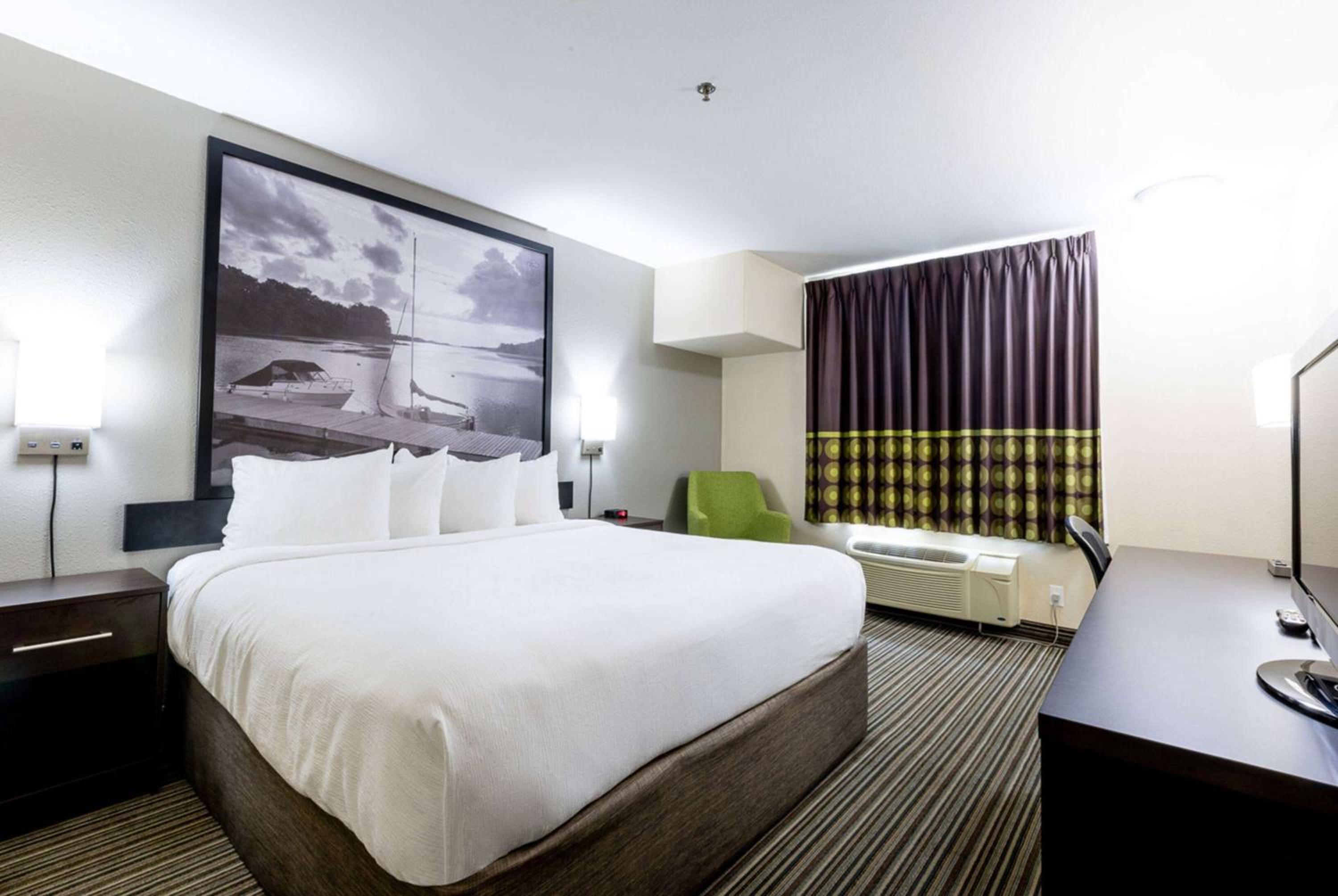Queen Room - Mobility Access/Non-Smoking - Photo 1