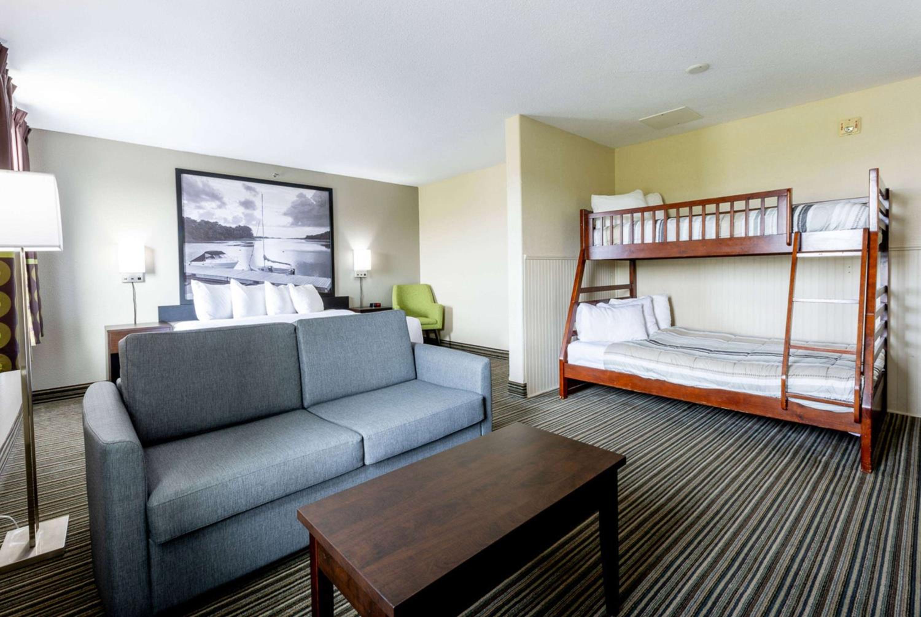 1 King Bed and 1 Bunk Bed, Studio Suite, Non-Smoking photo 1