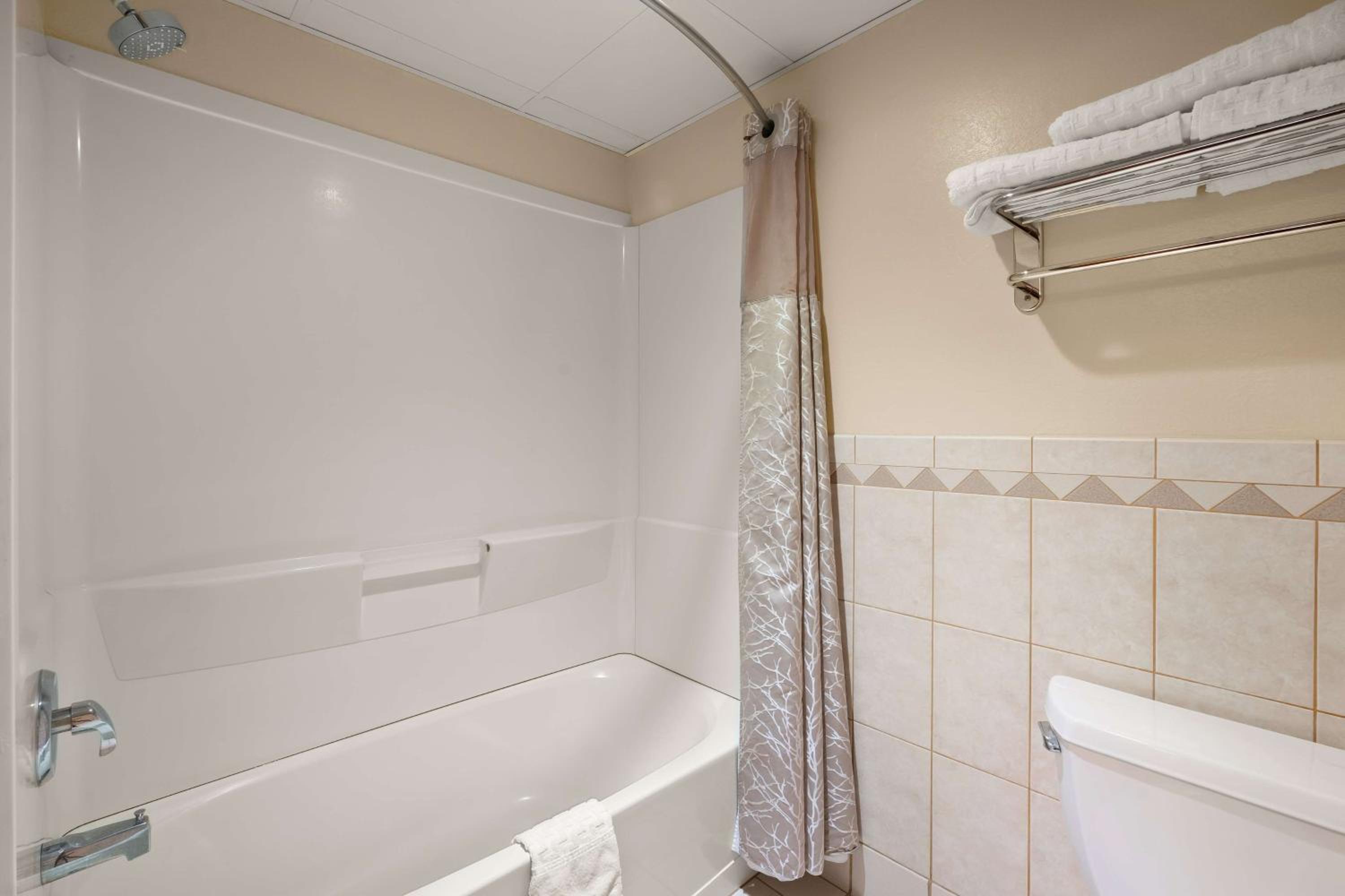 King Room - Non-Smoking photo 2