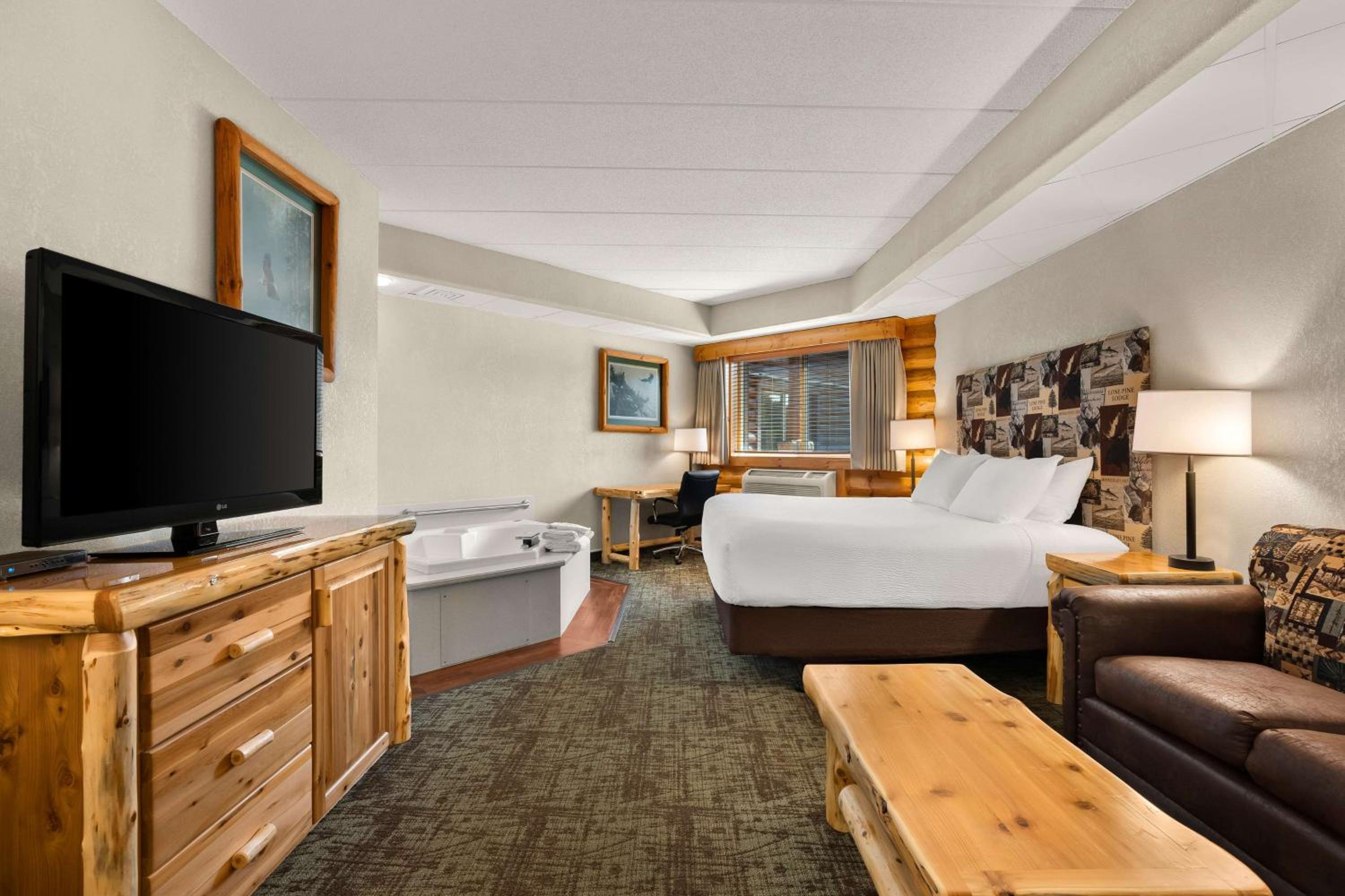 King Room with Spa Bath and Roll-In Shower - Mobility Accessible/Non-Smoking photo 1