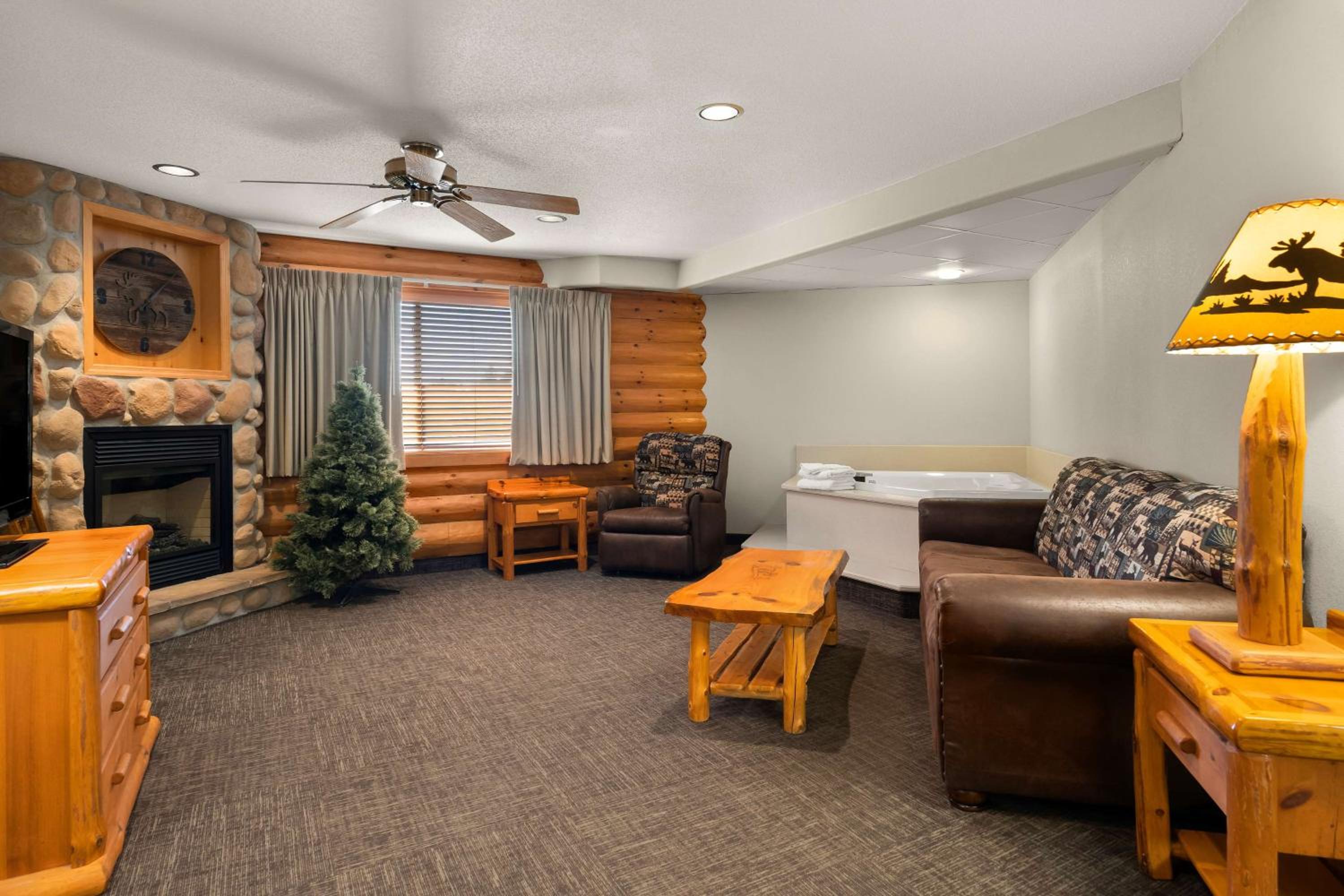 King Suite with Kitchen- Non-Smoking photo 1