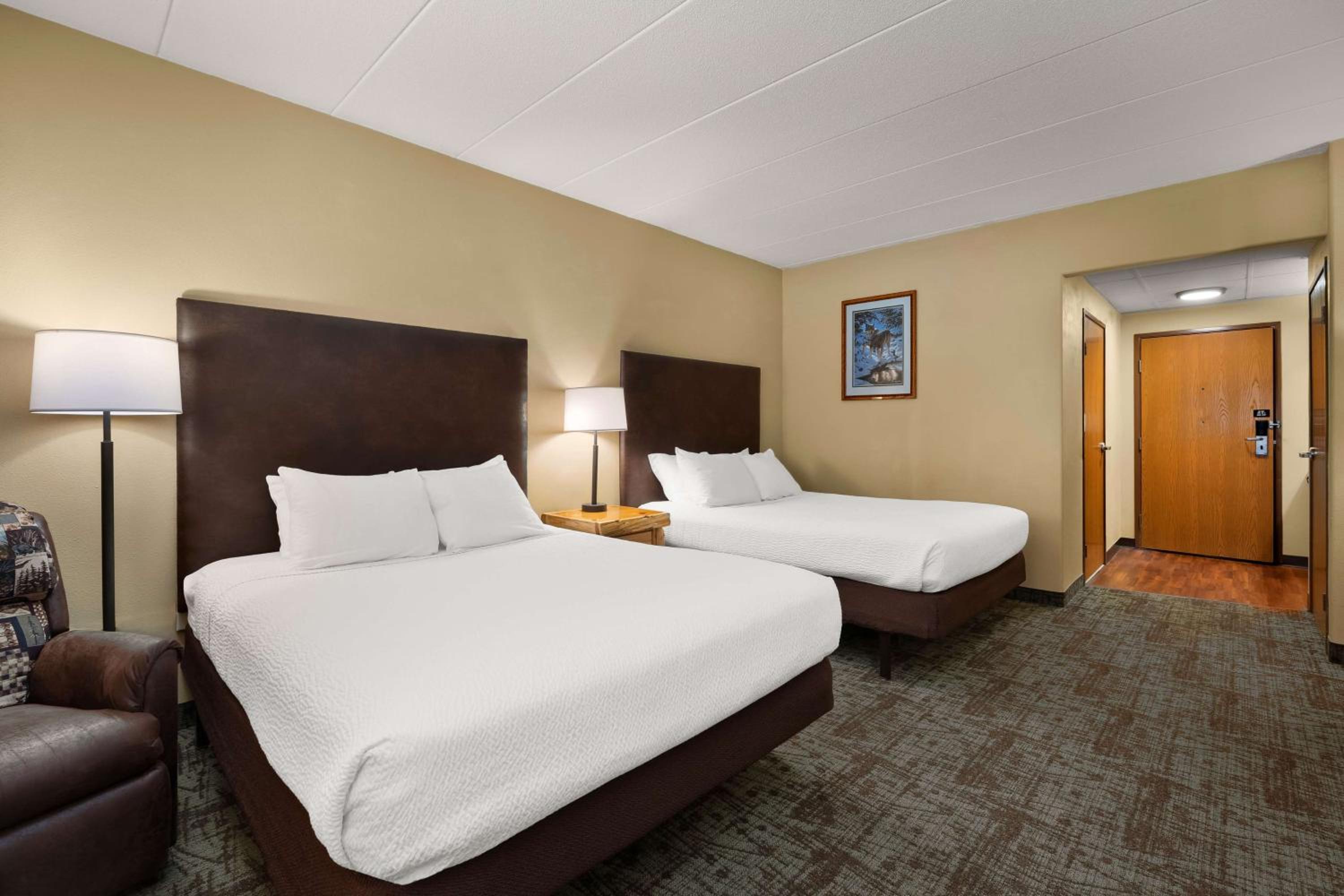 Queen Room with Two Queen Beds and Roll-In Shower - Disability Access/Non-Smoking photo 1