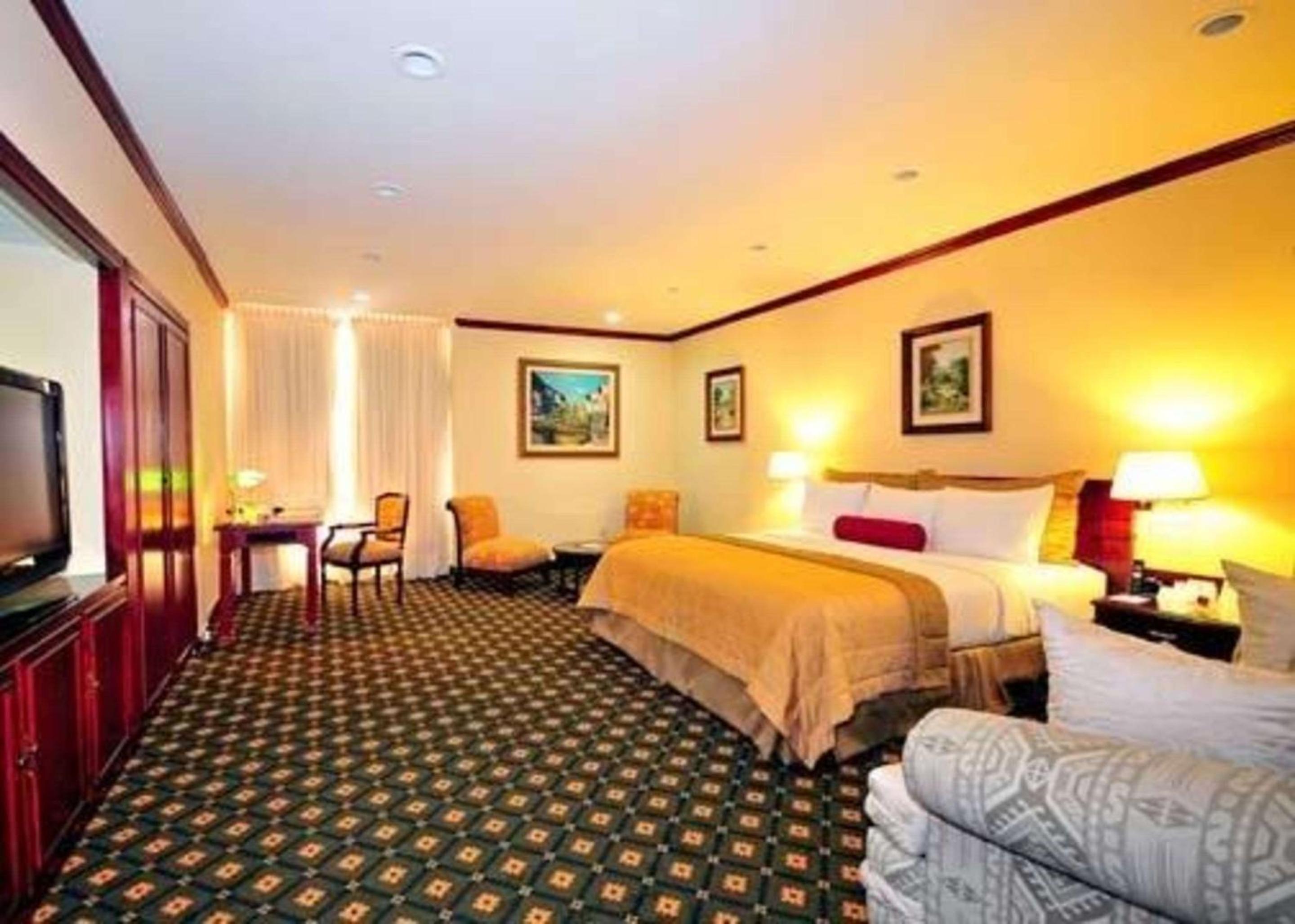 Large King Room - Non-smoking