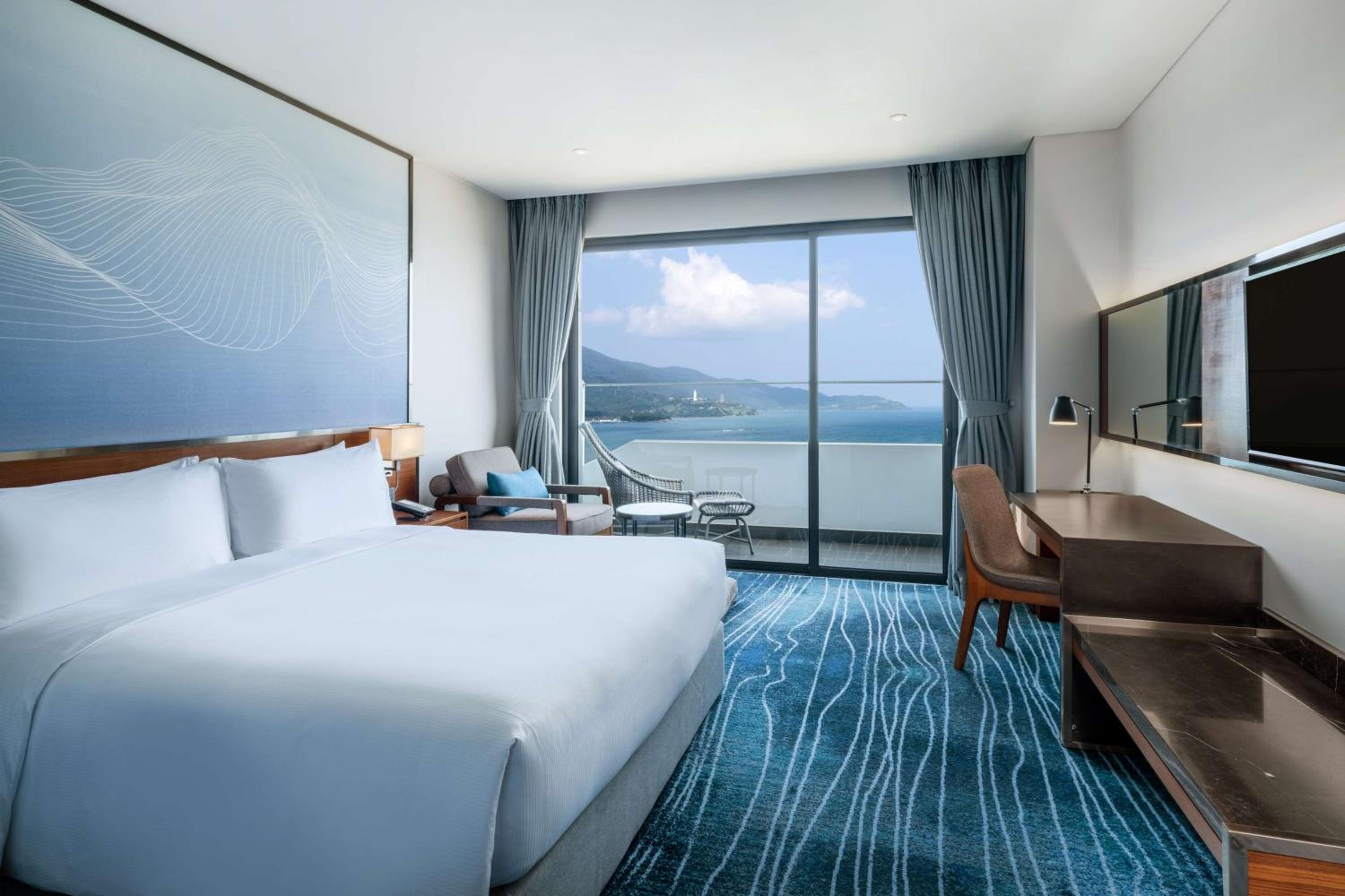 Deluxe King Room with Ocean View and Balcony - Photo 1