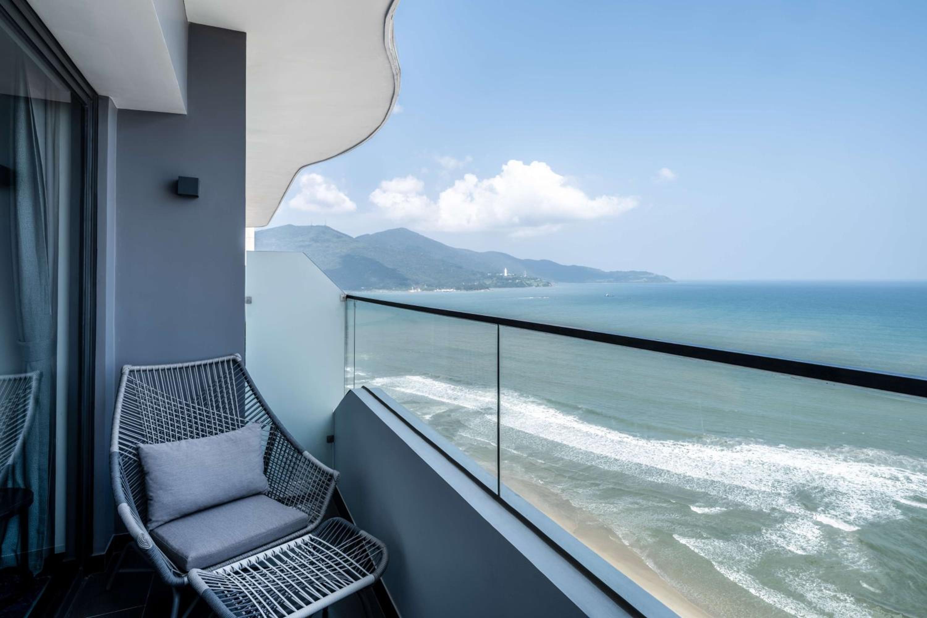 Deluxe Twin Room with Ocean View and Balcony - Photo 3