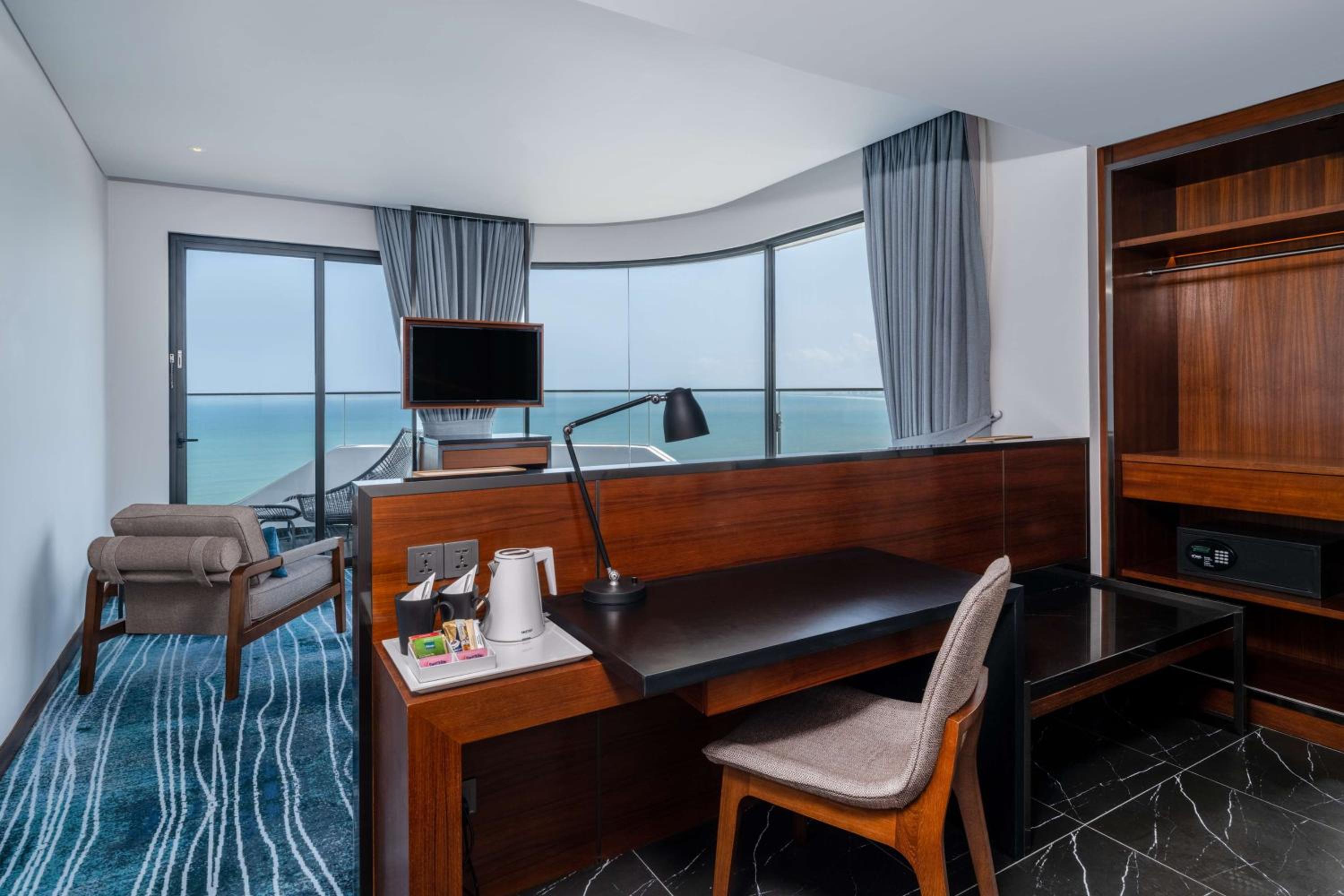 Panoramic Room with Ocean View and Balcony photo 1
