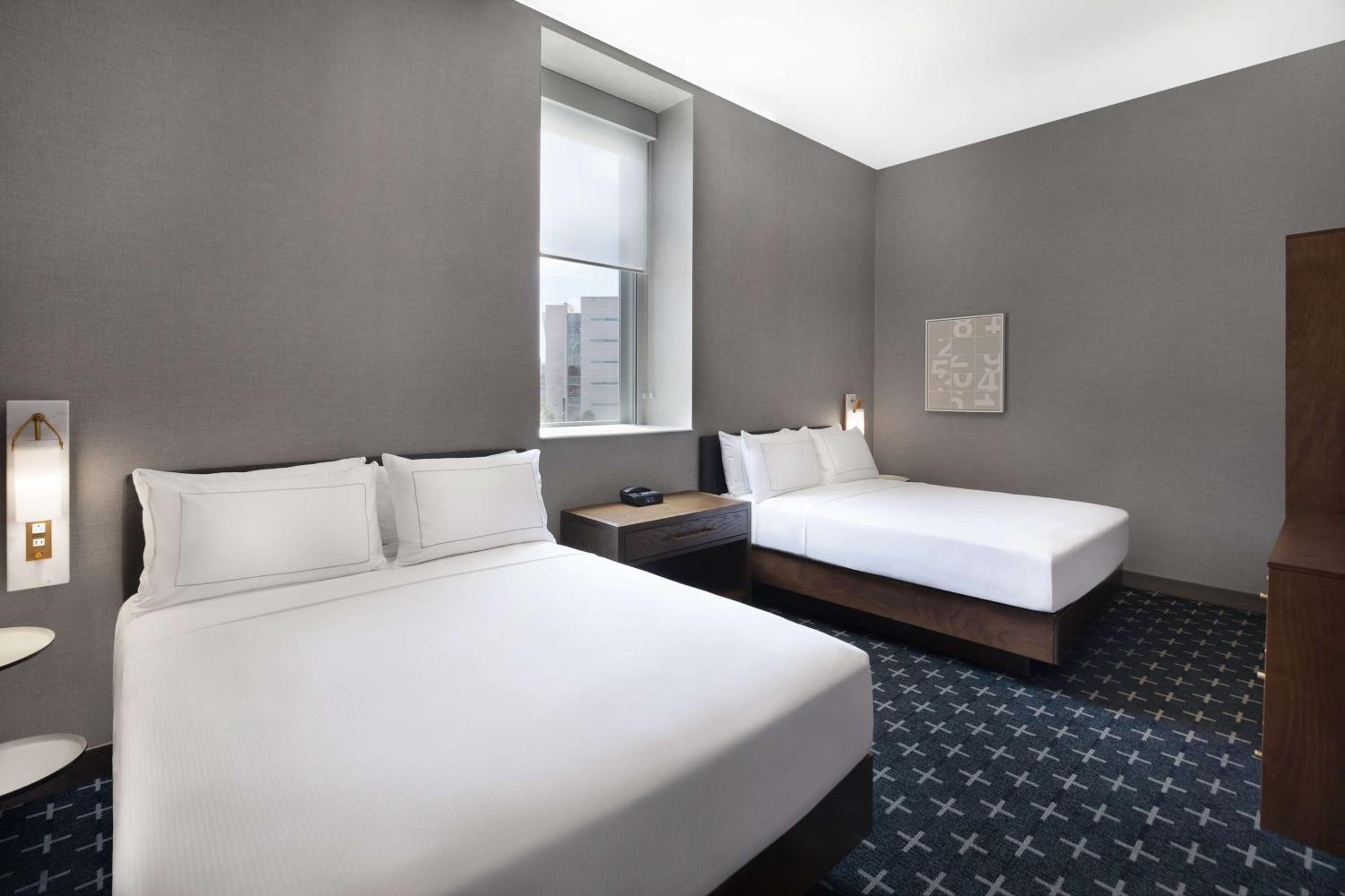 One-Bedroom Queen Suite