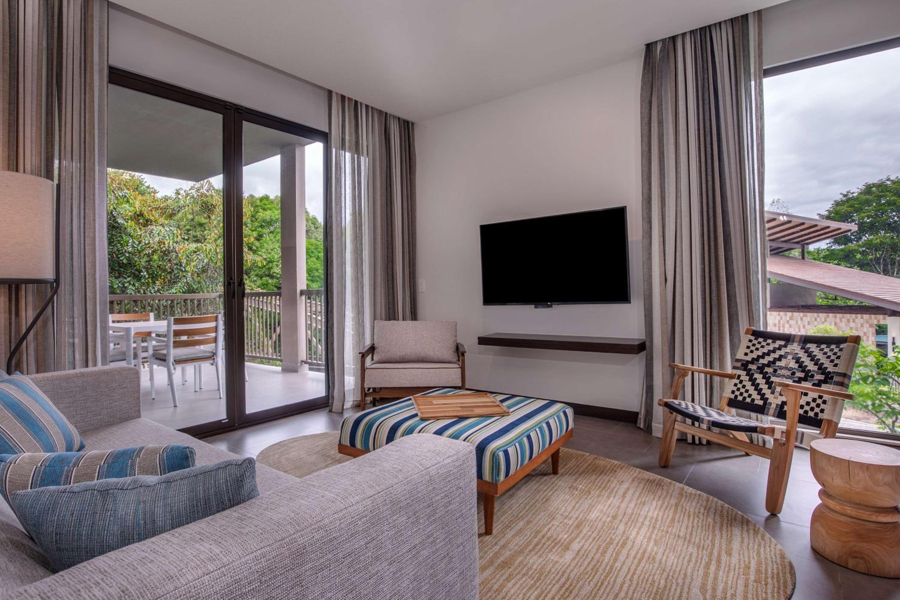 One-Bedroom King Suite with Kitchen - Photo 7