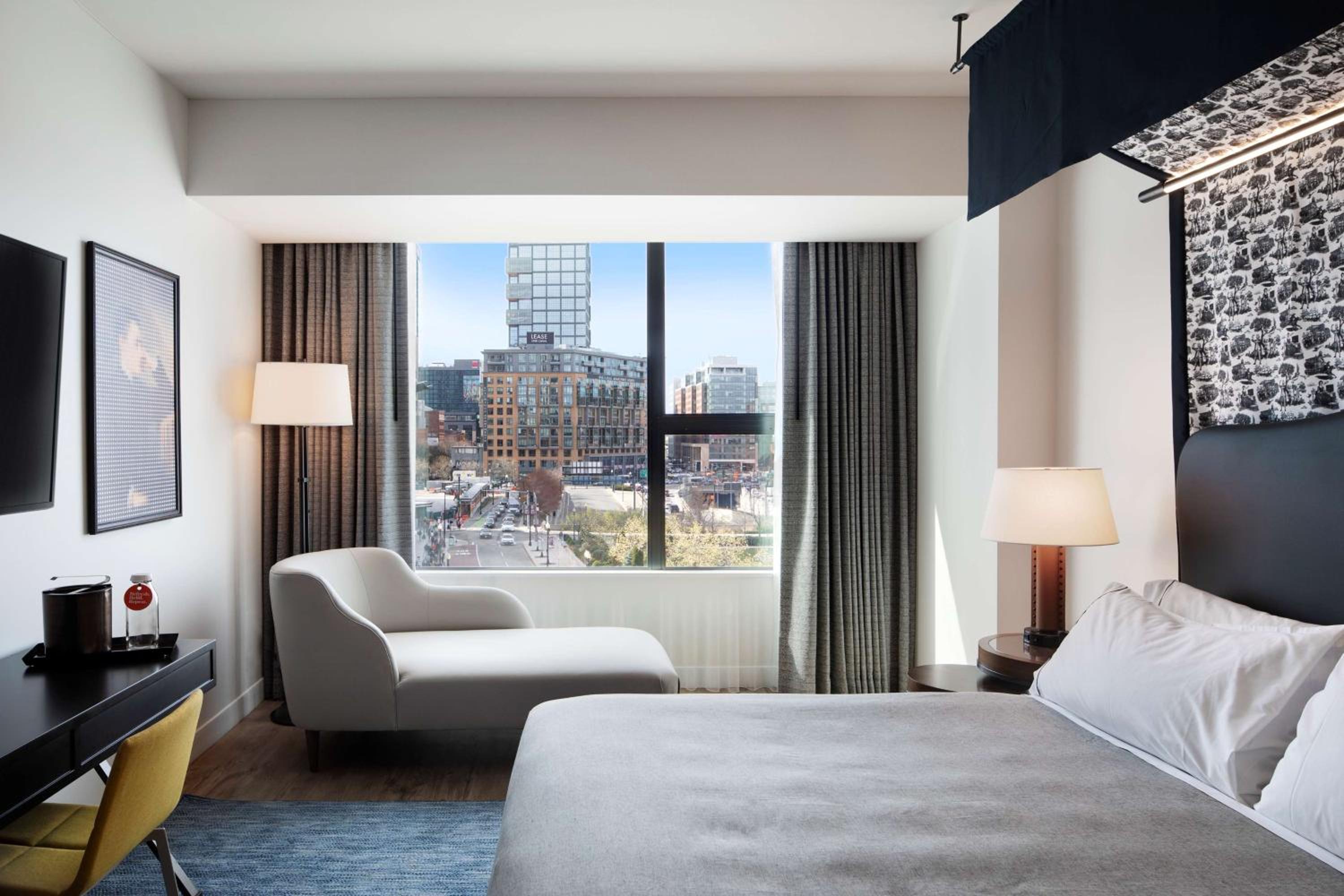 Premium King Room with City View