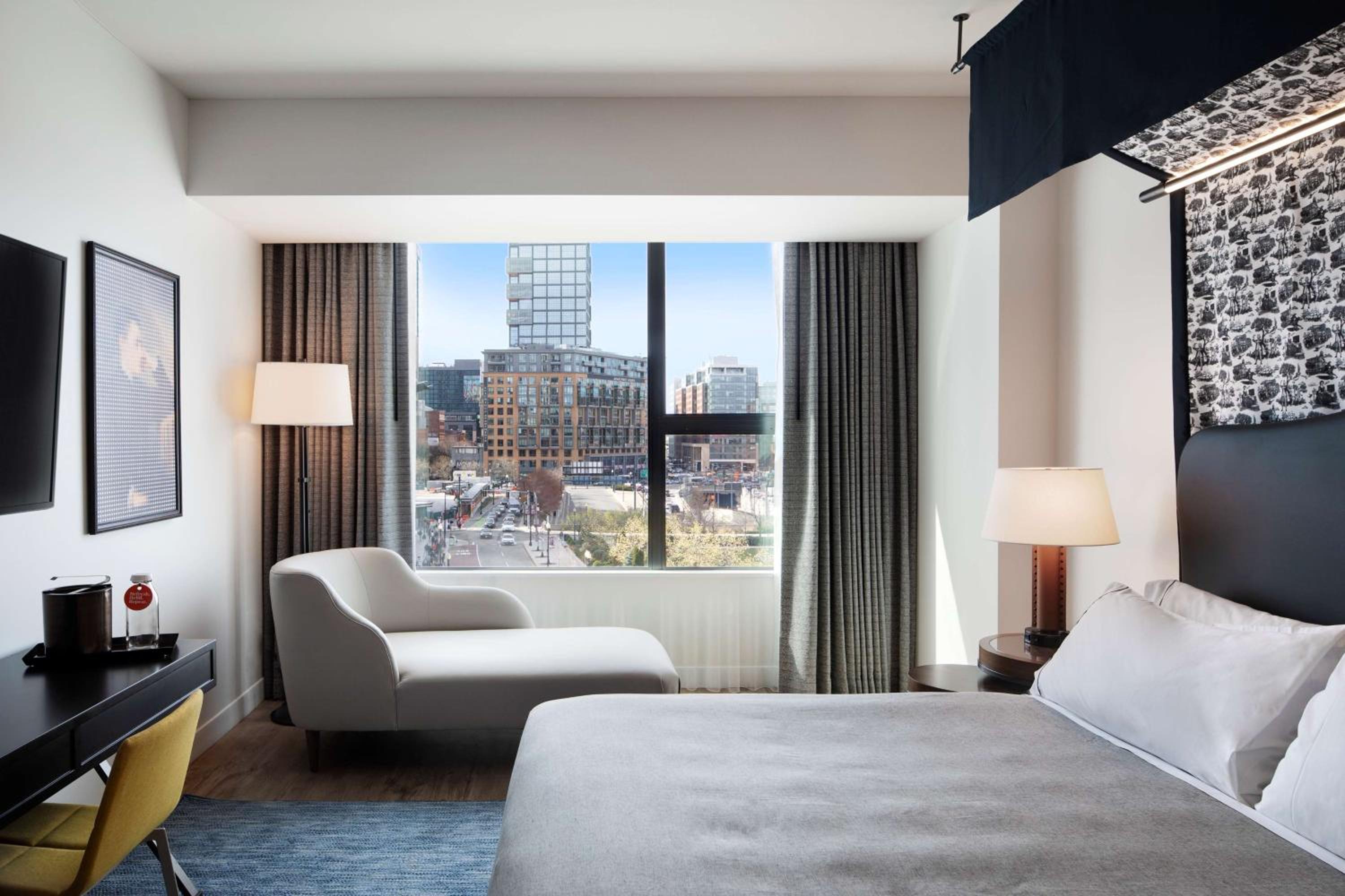 Premium King Room with City View