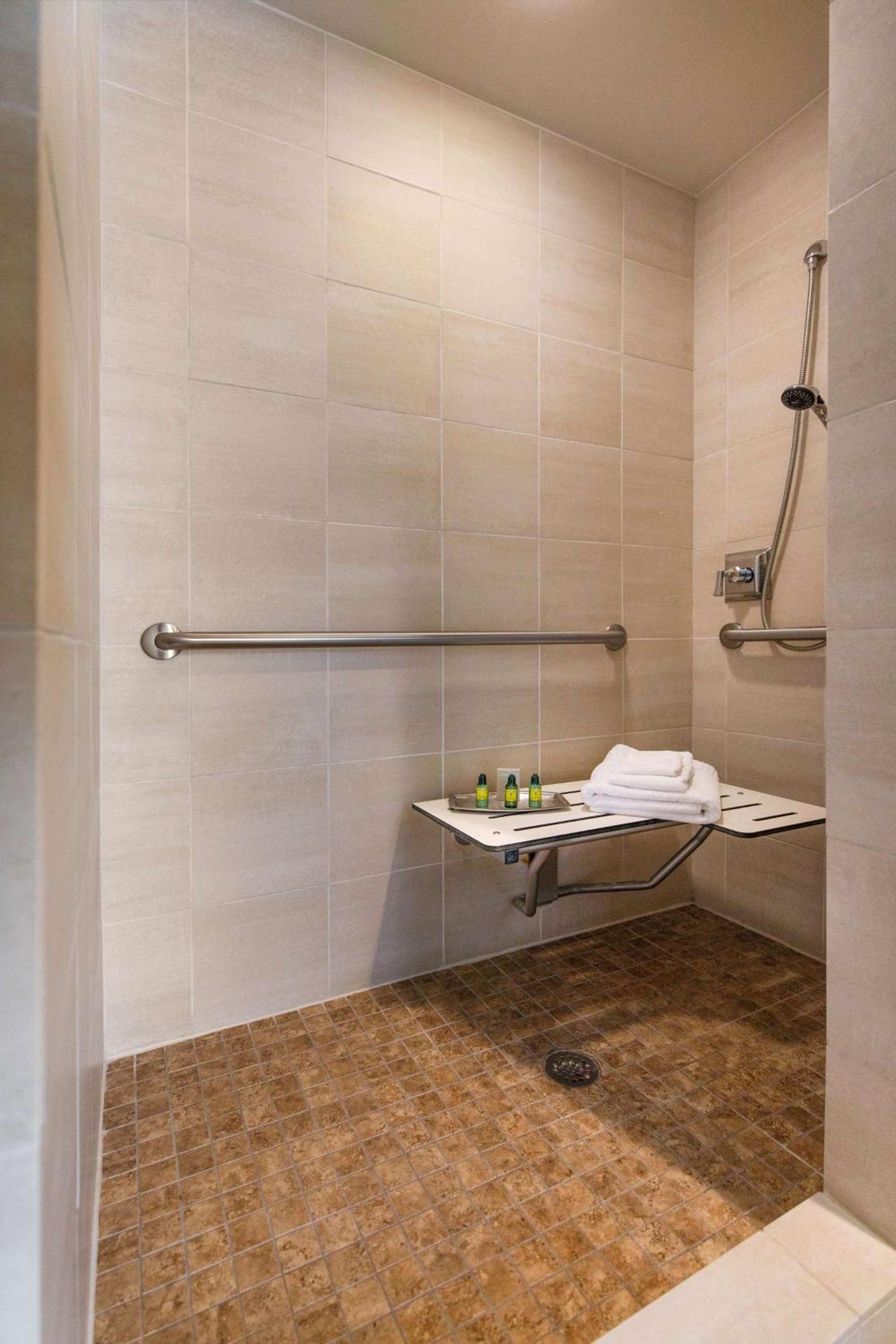 Corner King Room with Roll-In Shower - Mobility/Hearing Access - Photo 2