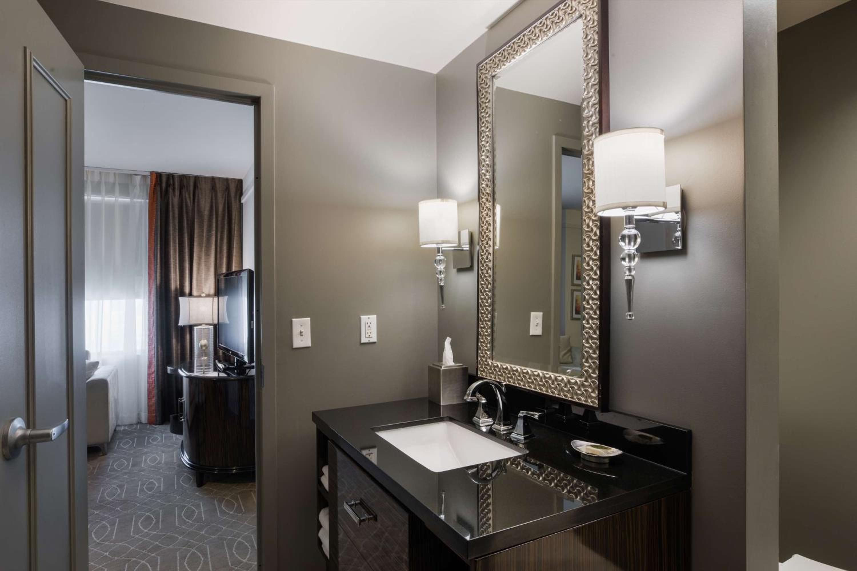 King Suite - Photo 3