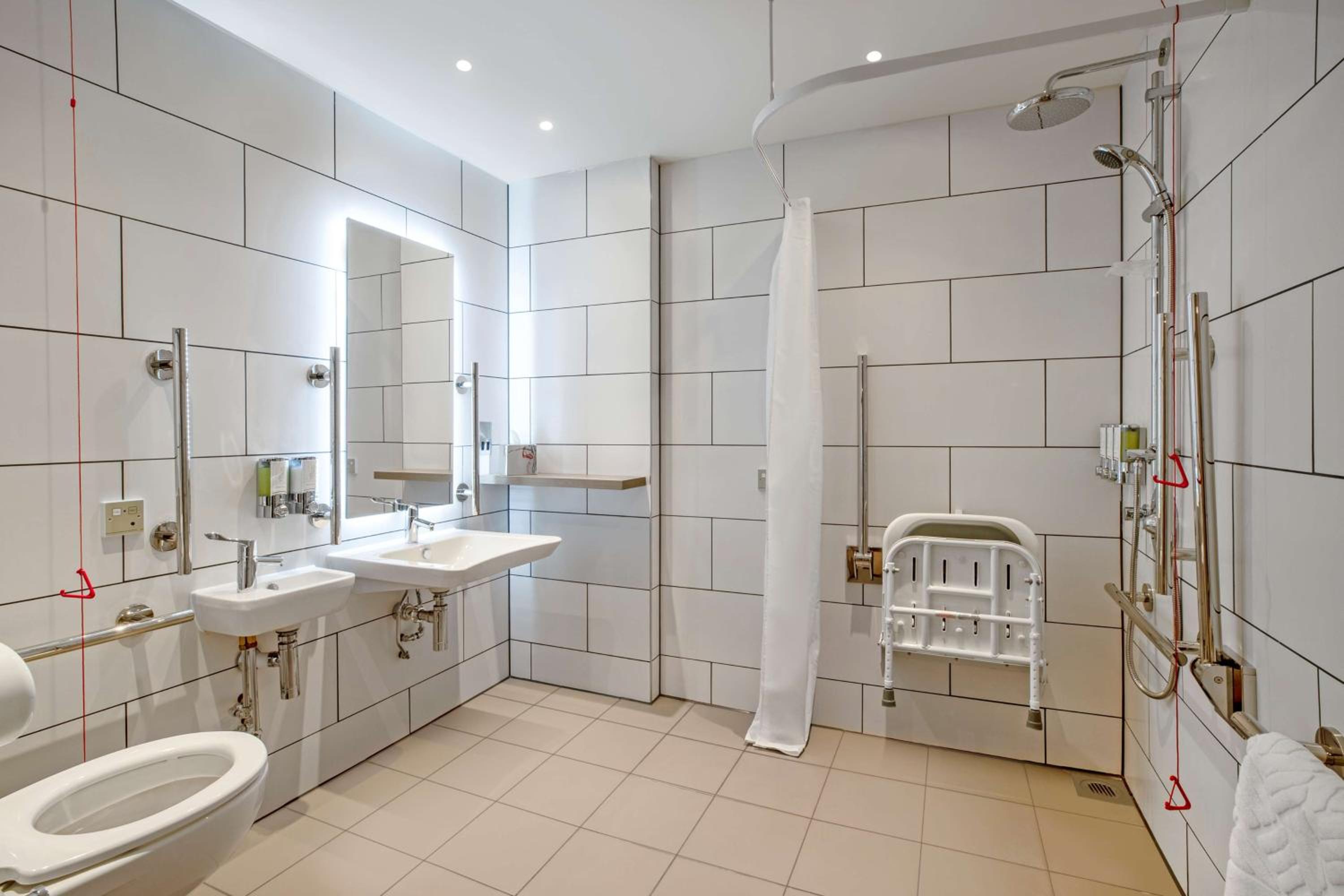 Queen Room - Accessible - Photo 6