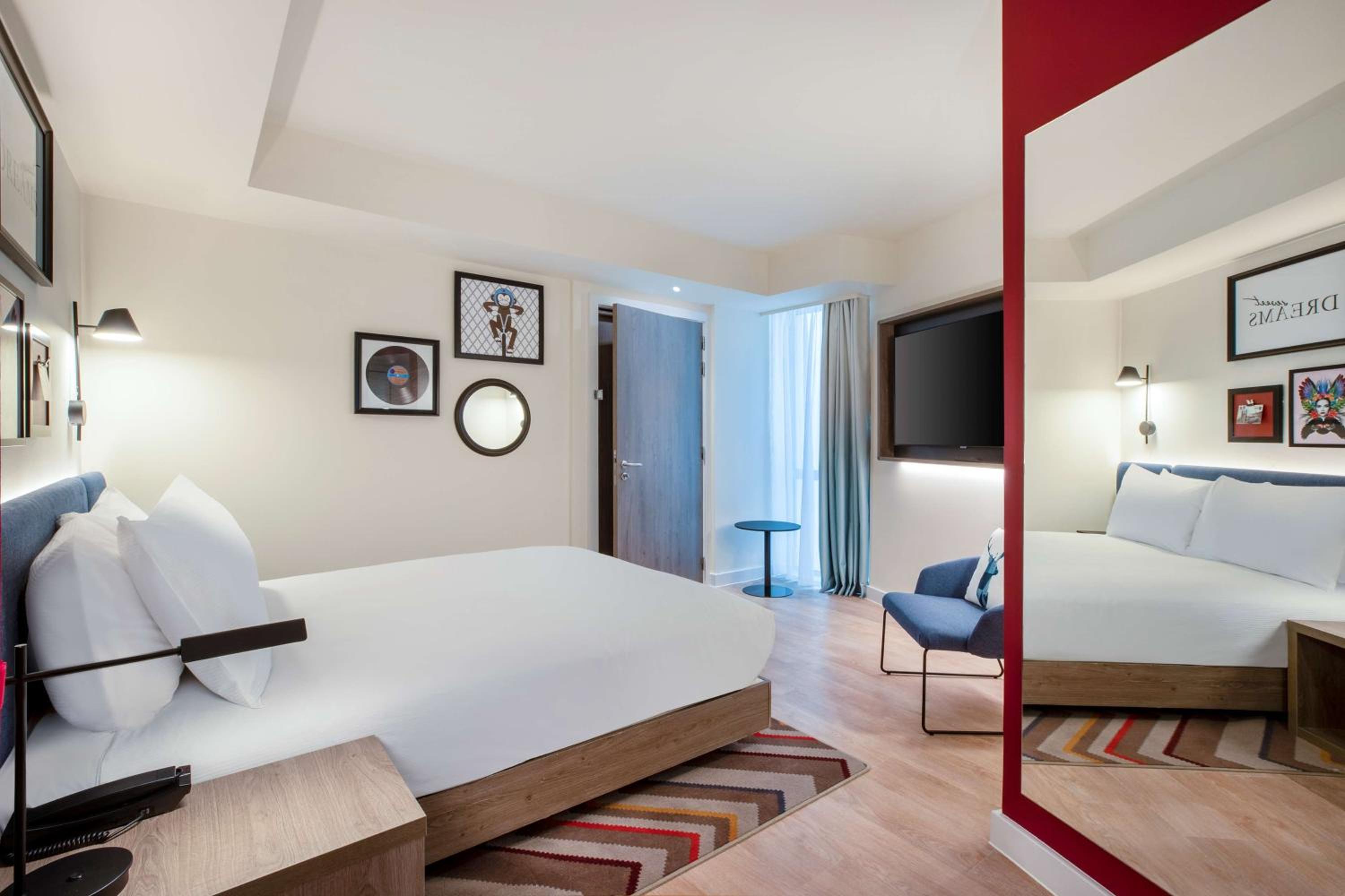 Queen Room - Accessible - Photo 1