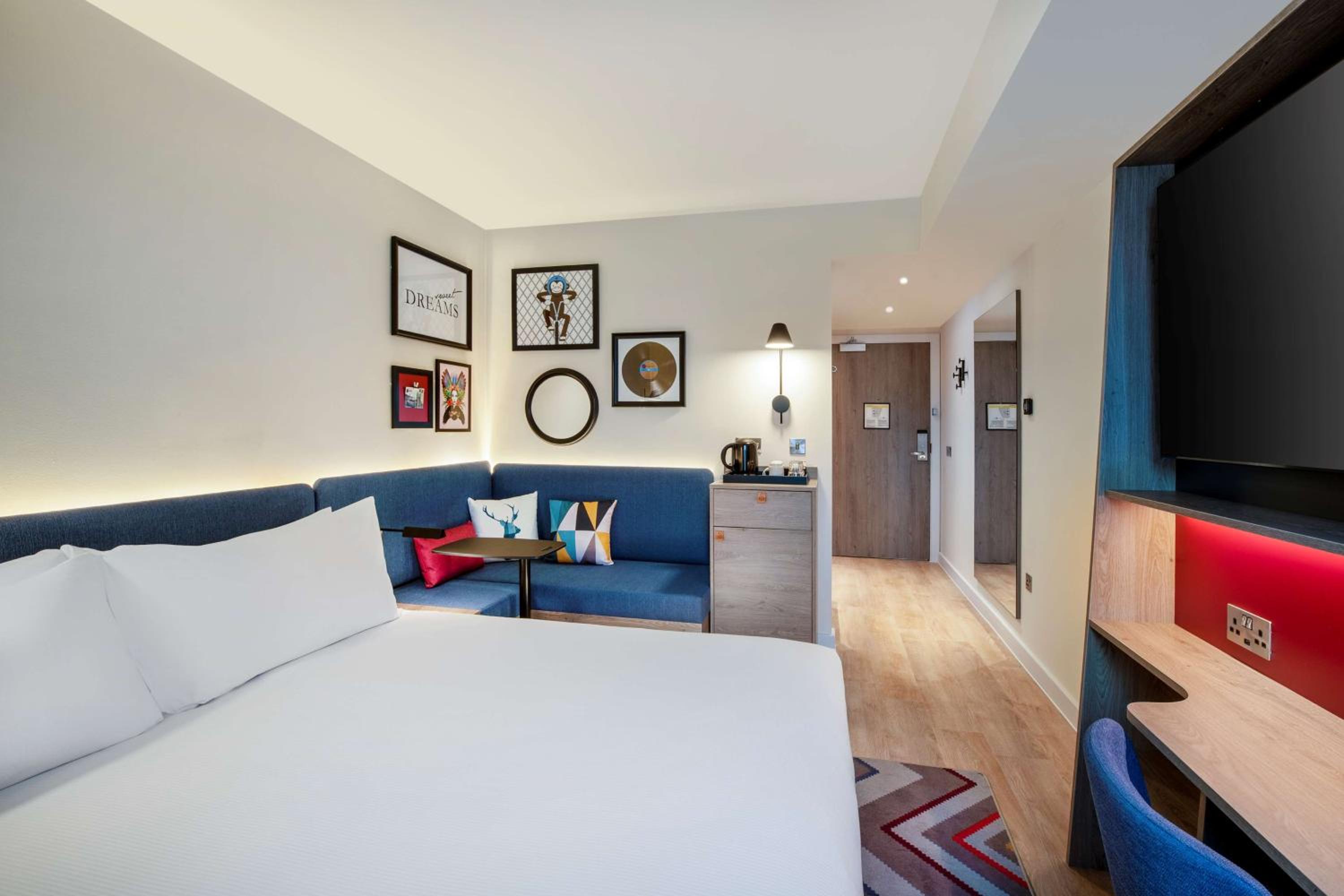Queen Room - Photo 12