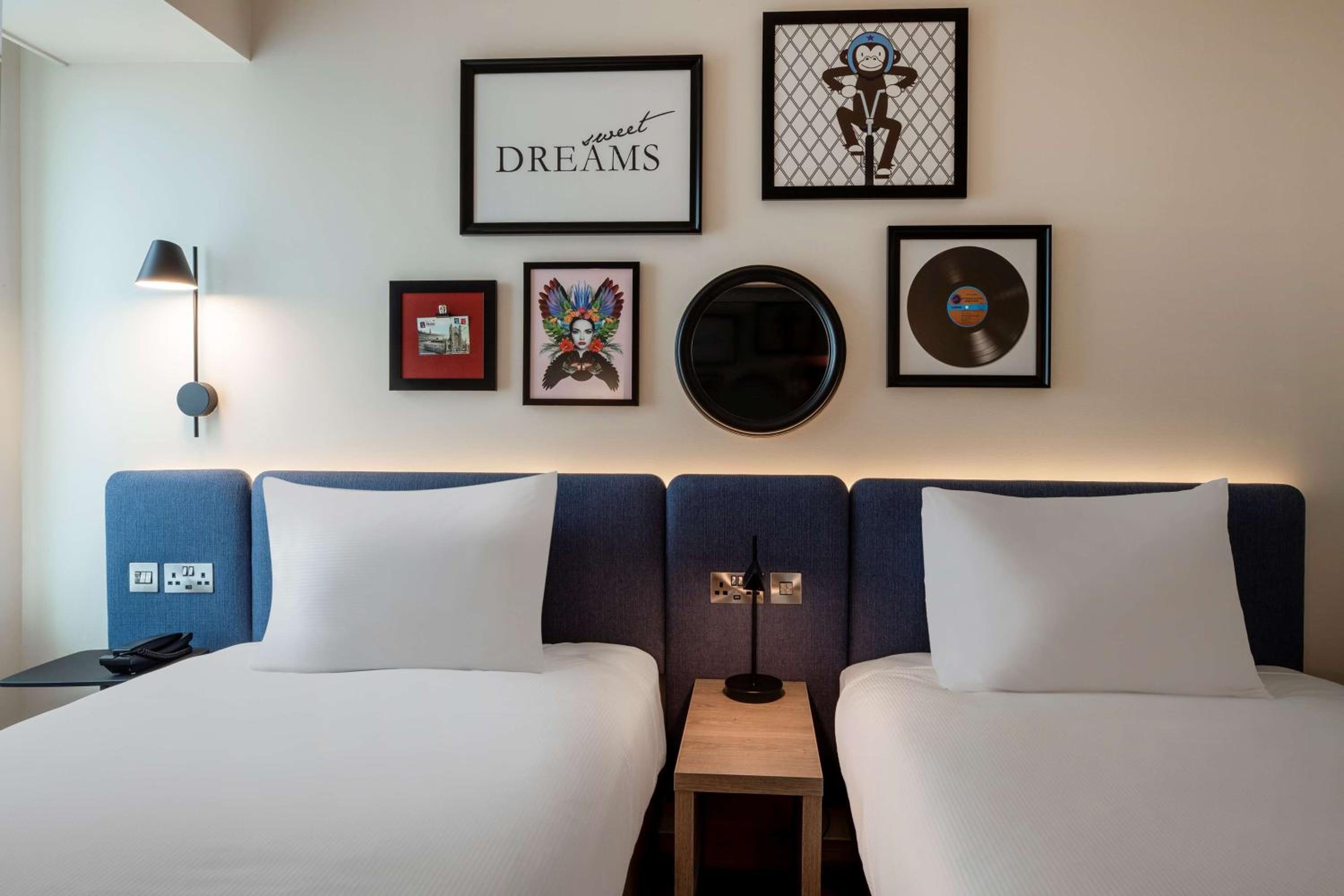 Twin Room - Photo 1