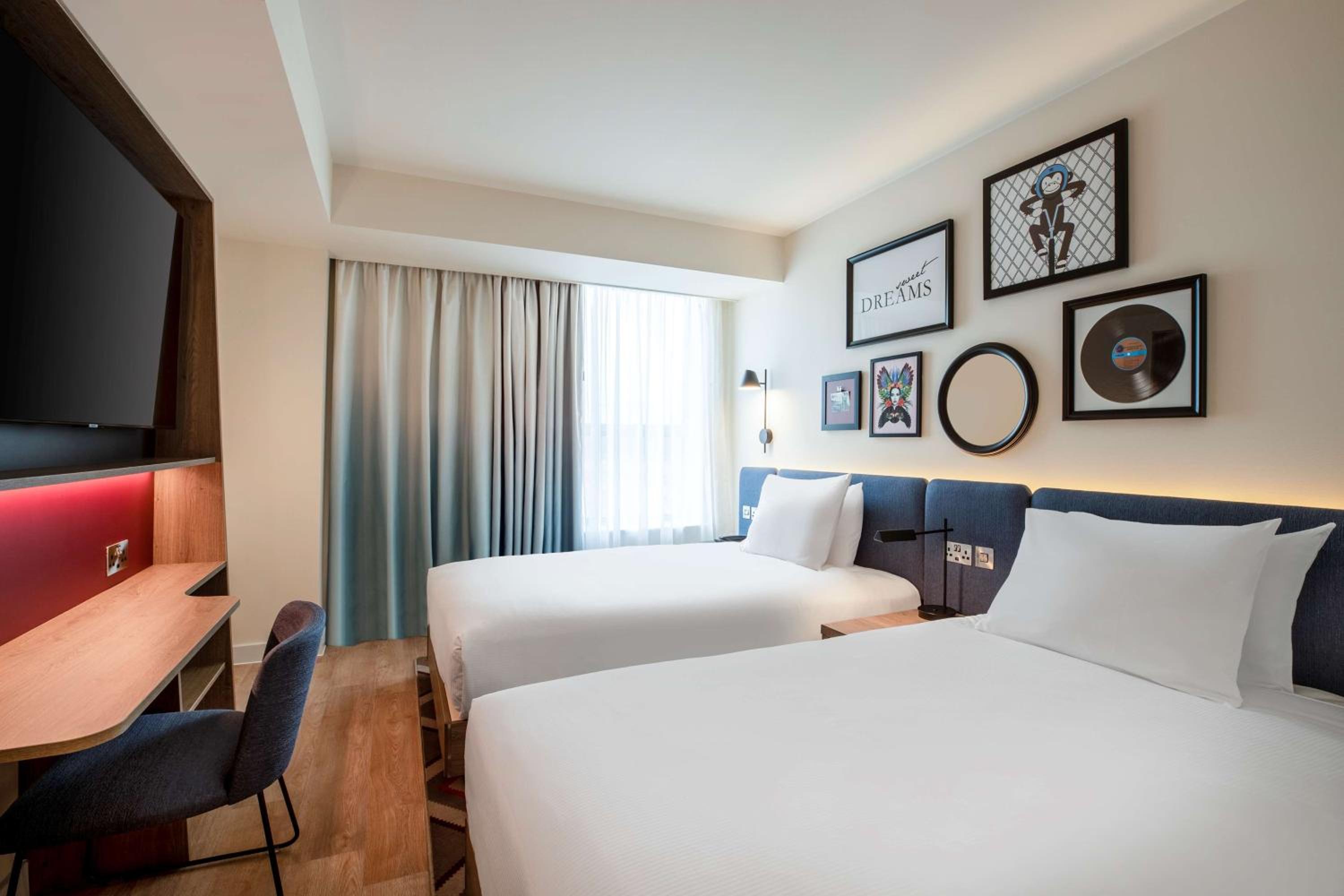 Twin Room - Photo 8