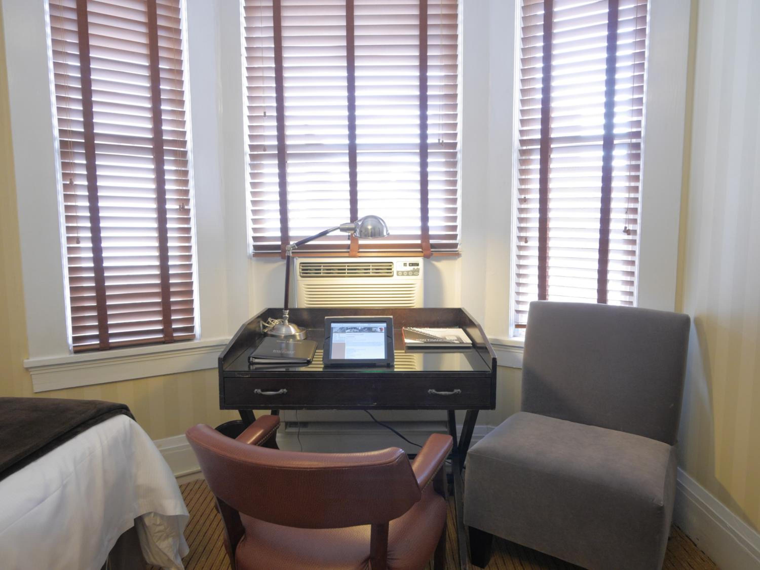 Deluxe Queen Room photo 2