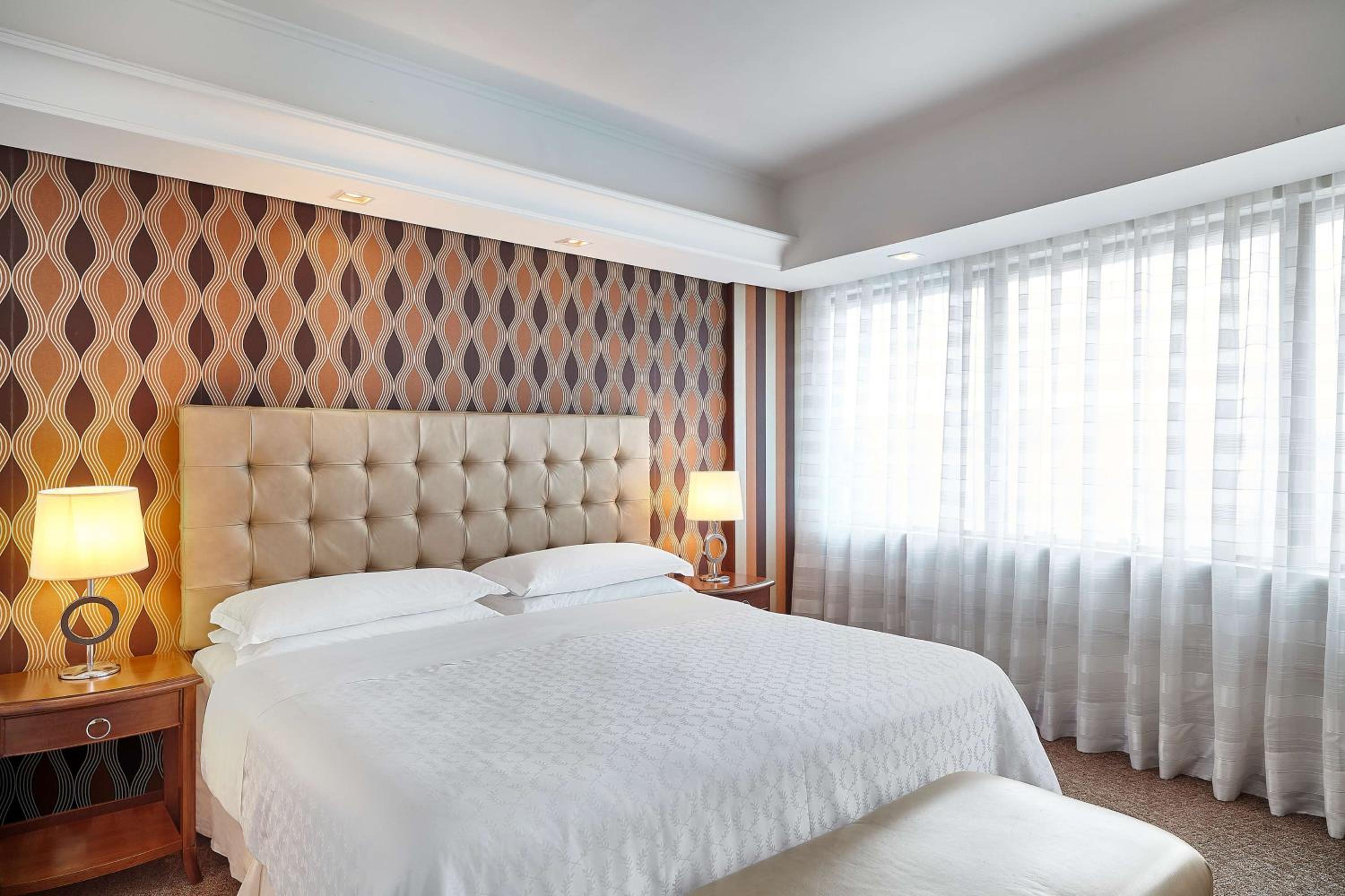 Deluxe King Room - Photo 1