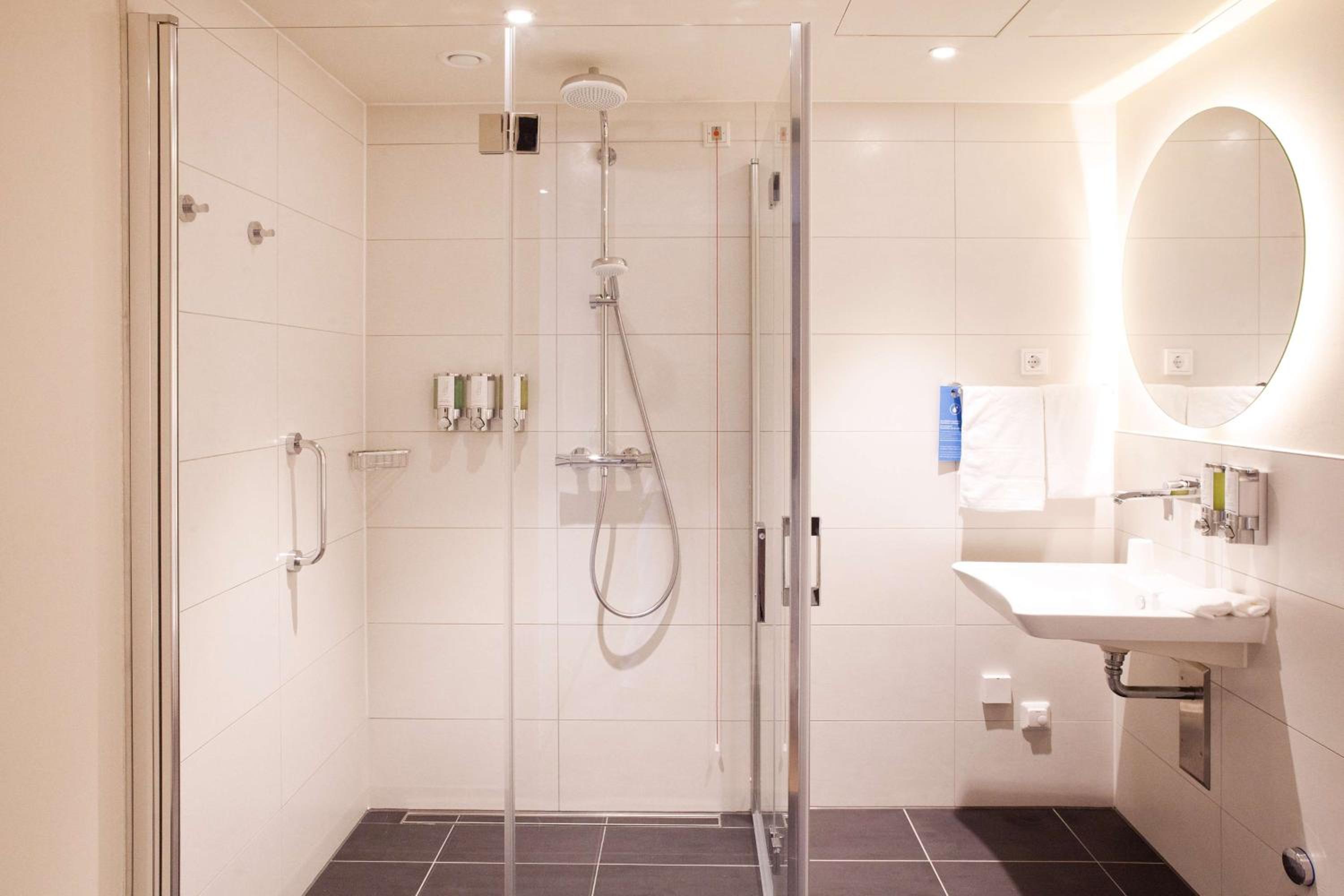 Queen Room - Mobility Access
