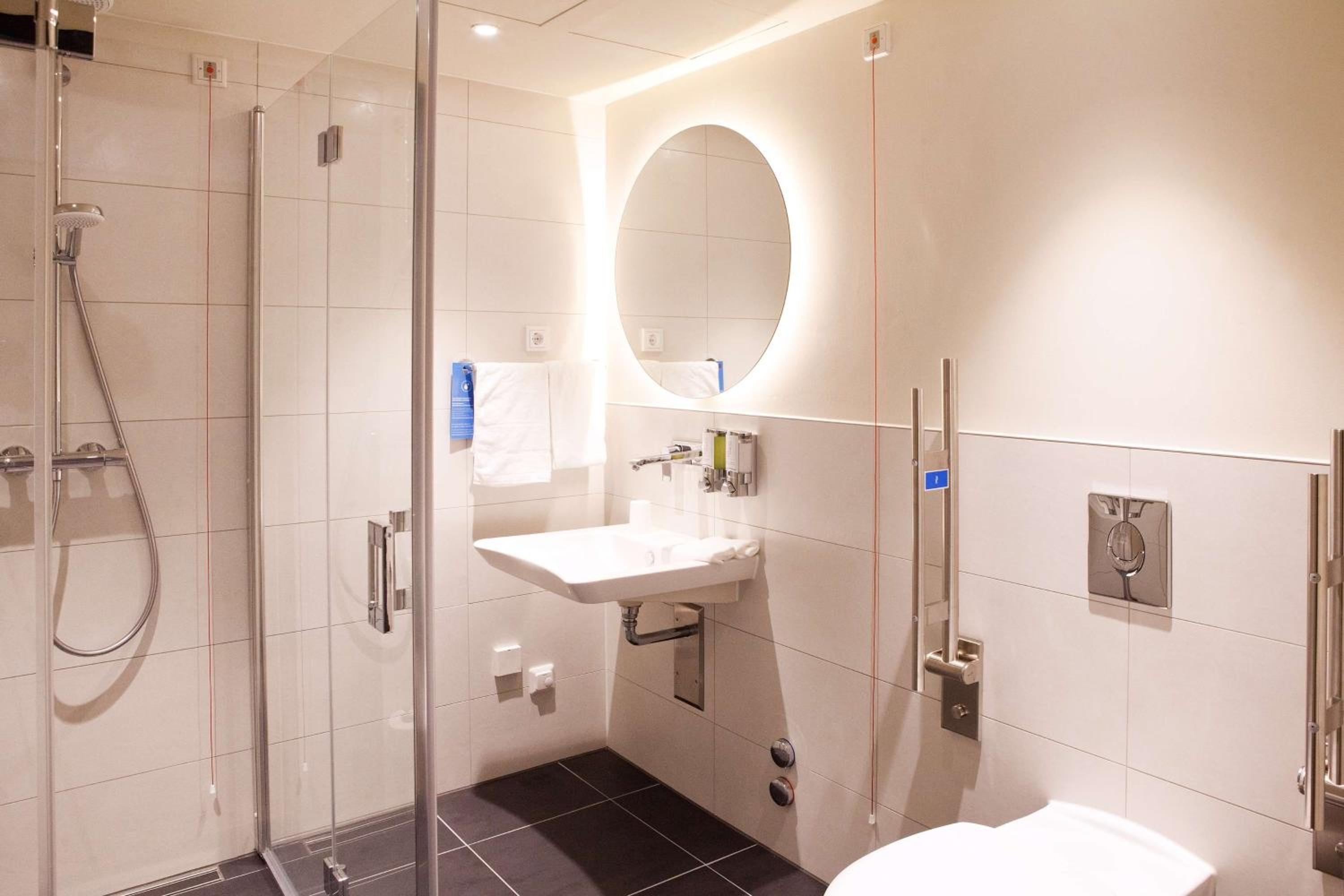 Queen Room - Mobility Access