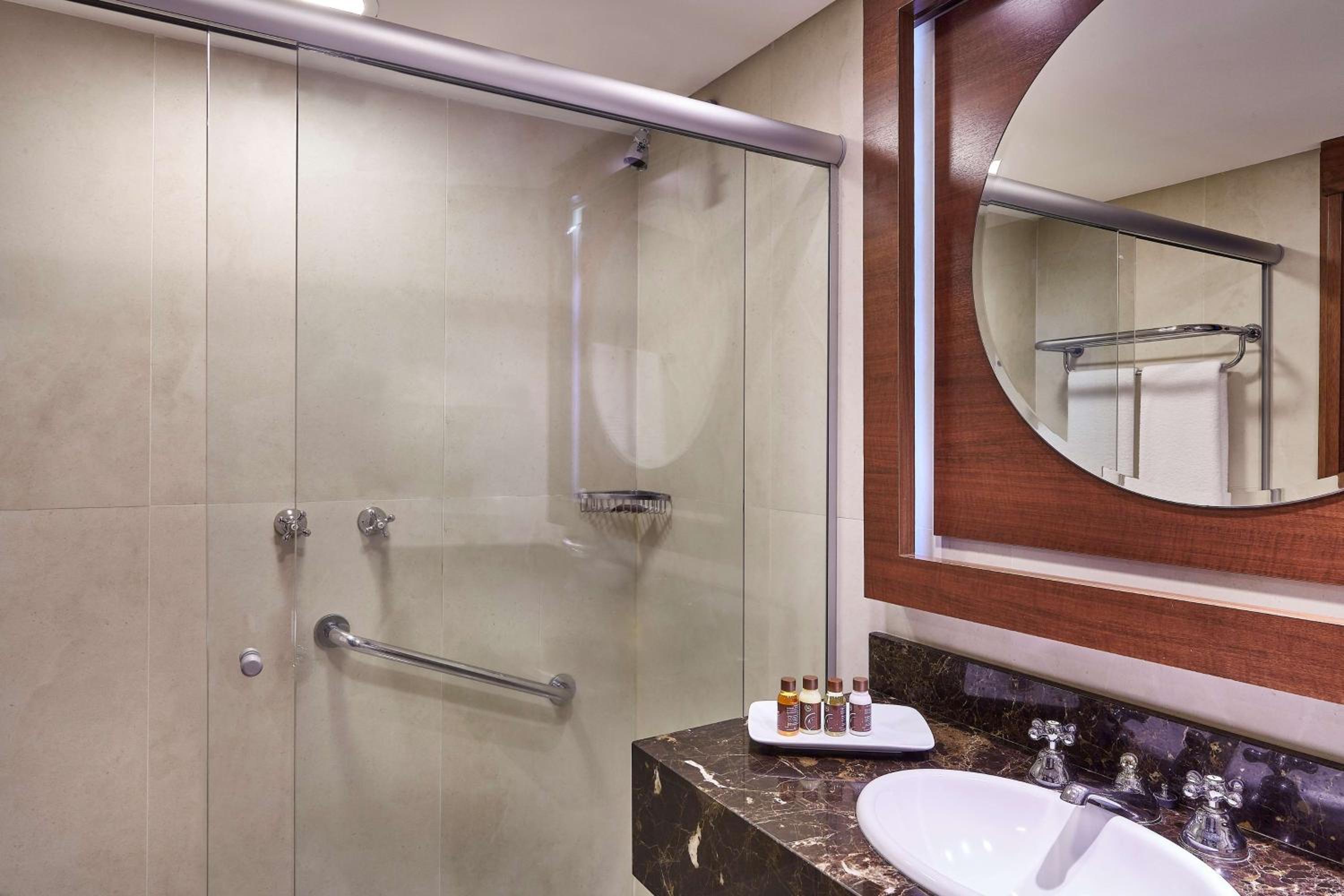 Deluxe King Room - Photo 12