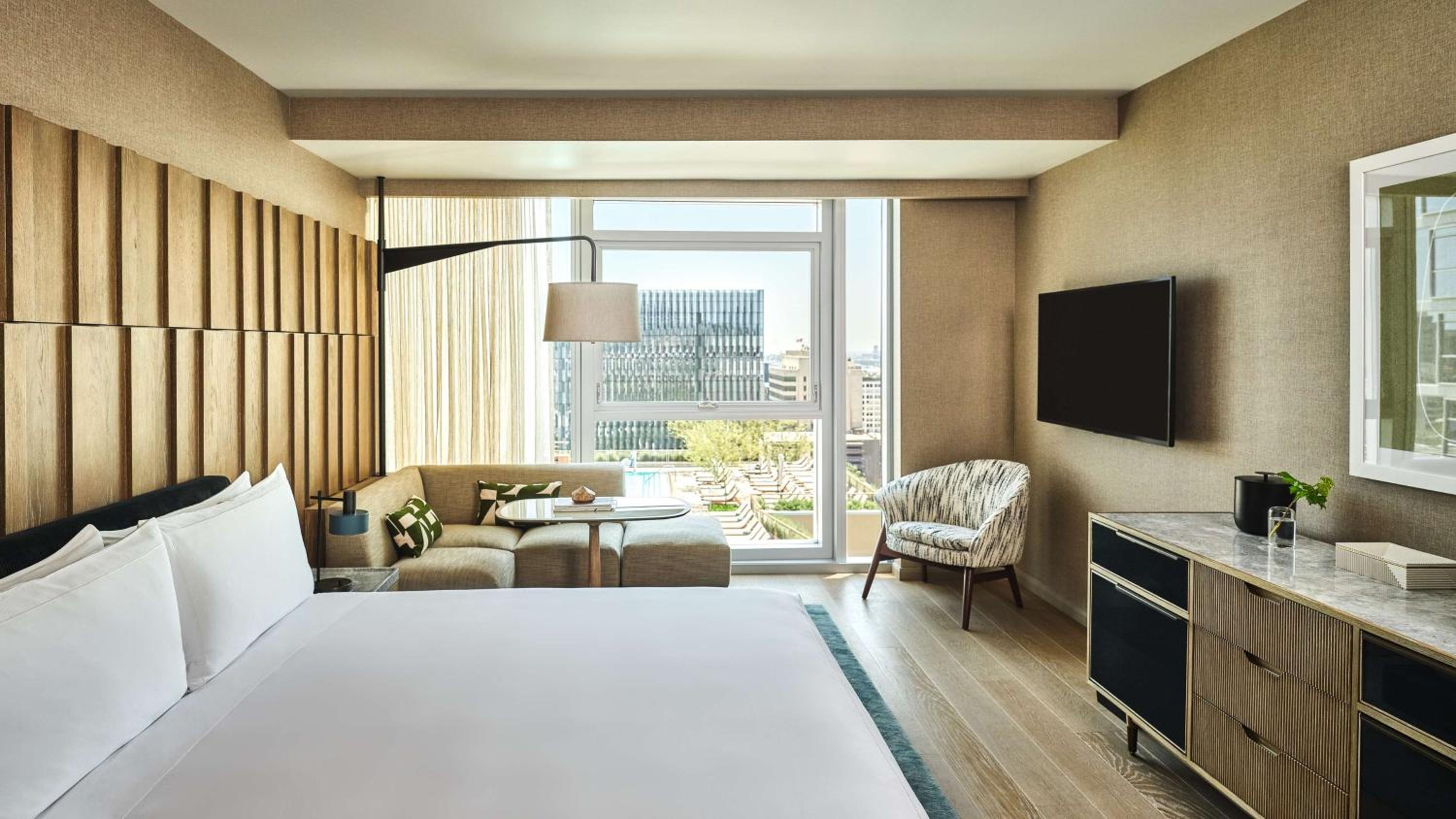Premium King Room with Bathtub - Mobility Access