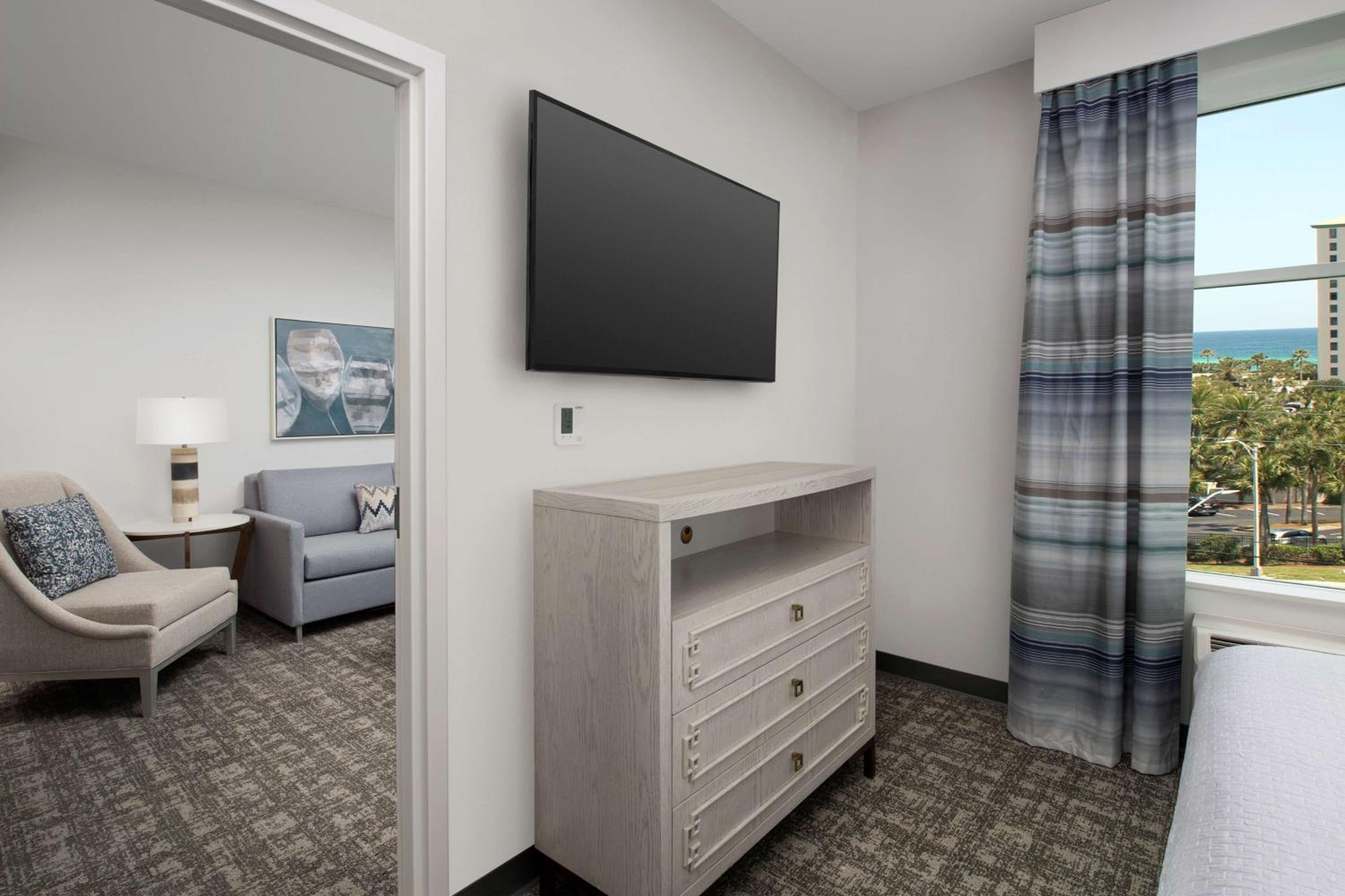 King Suite with Bath Tub - Mobility Accessible - Photo 1